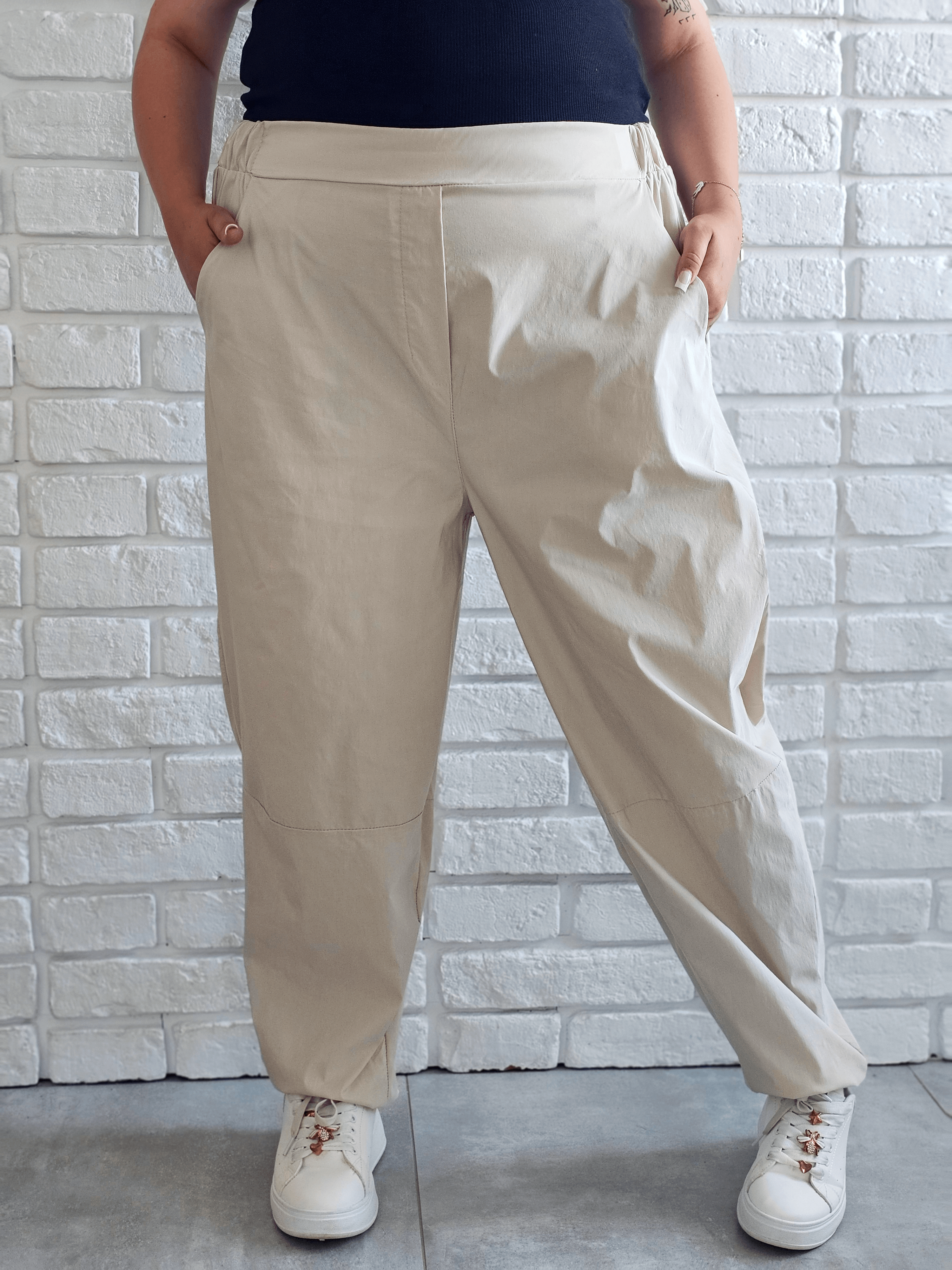 Spodnie z lekko technicznym twistem Stylowa XL