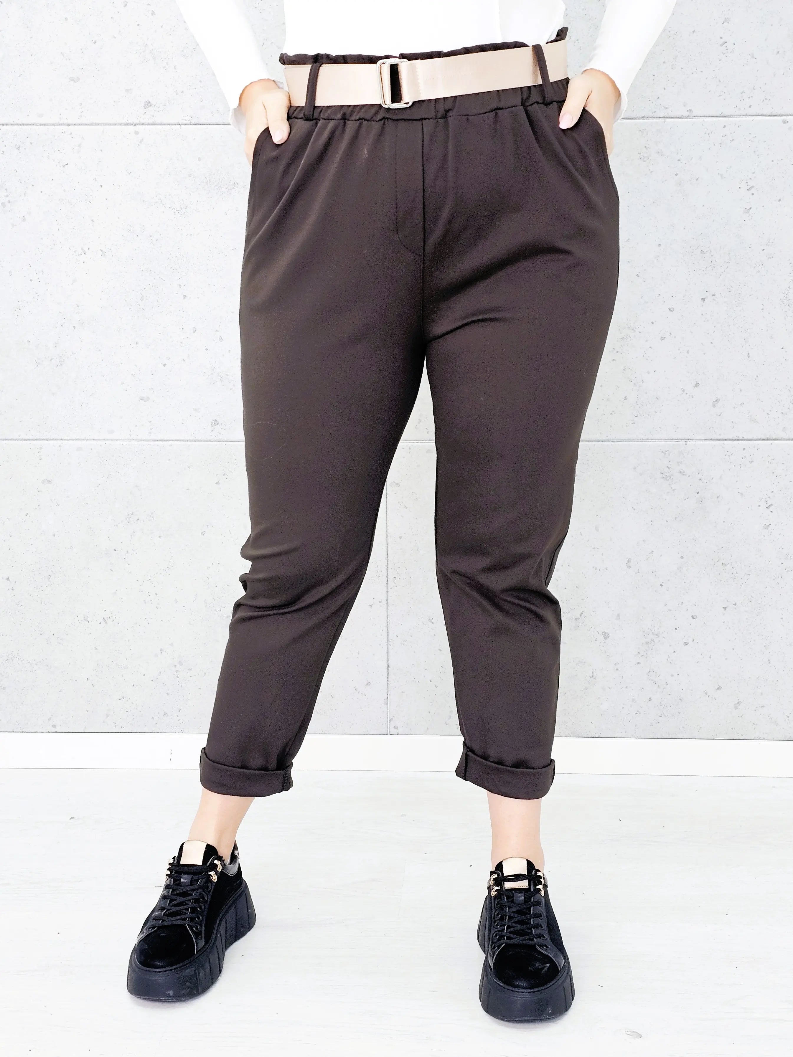 Spodnie z paskiem – eleganckie i wygodne spodnie XXL dla kobiet Stylowa XL