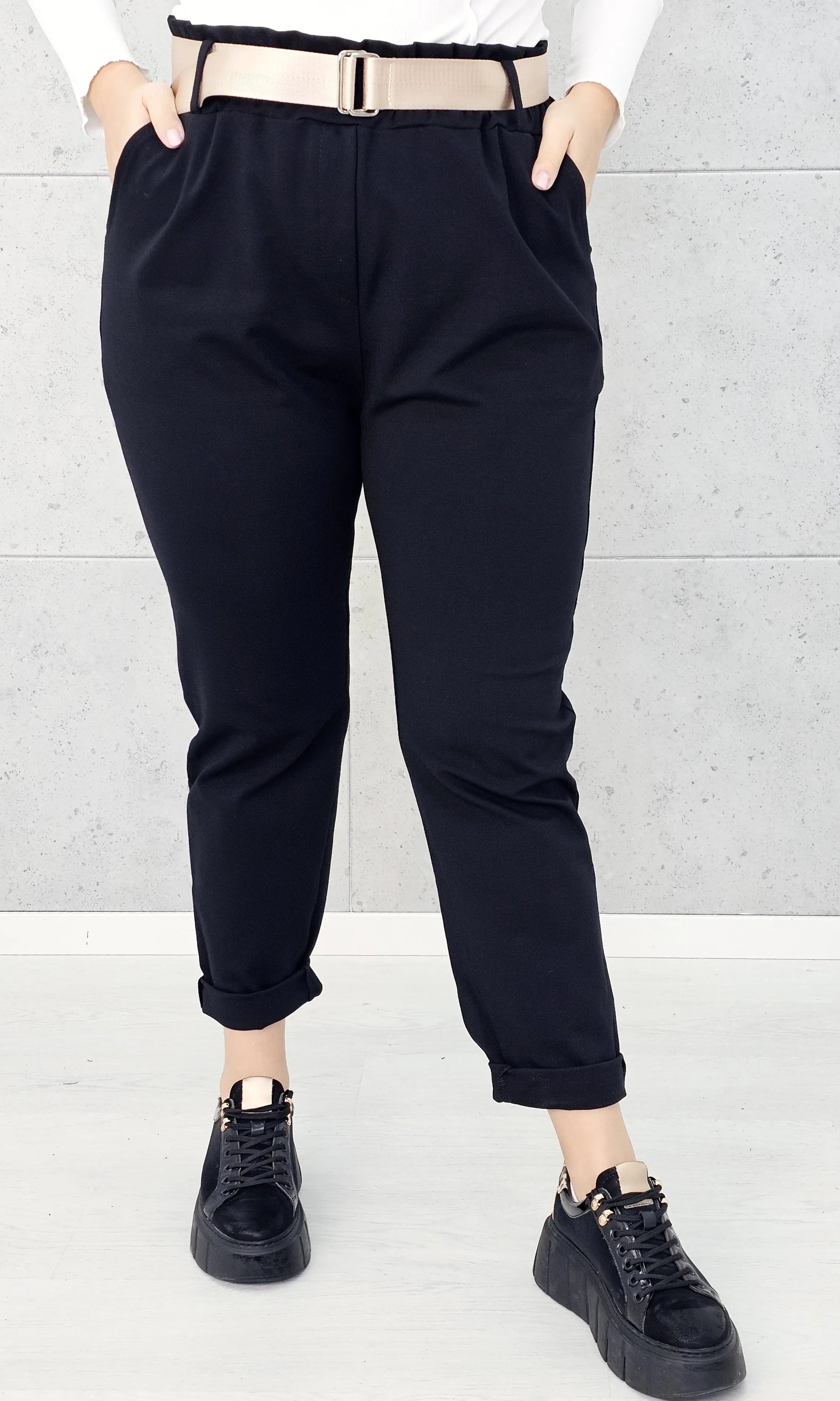 Spodnie z paskiem – eleganckie i wygodne spodnie XXL dla kobiet Stylowa XL