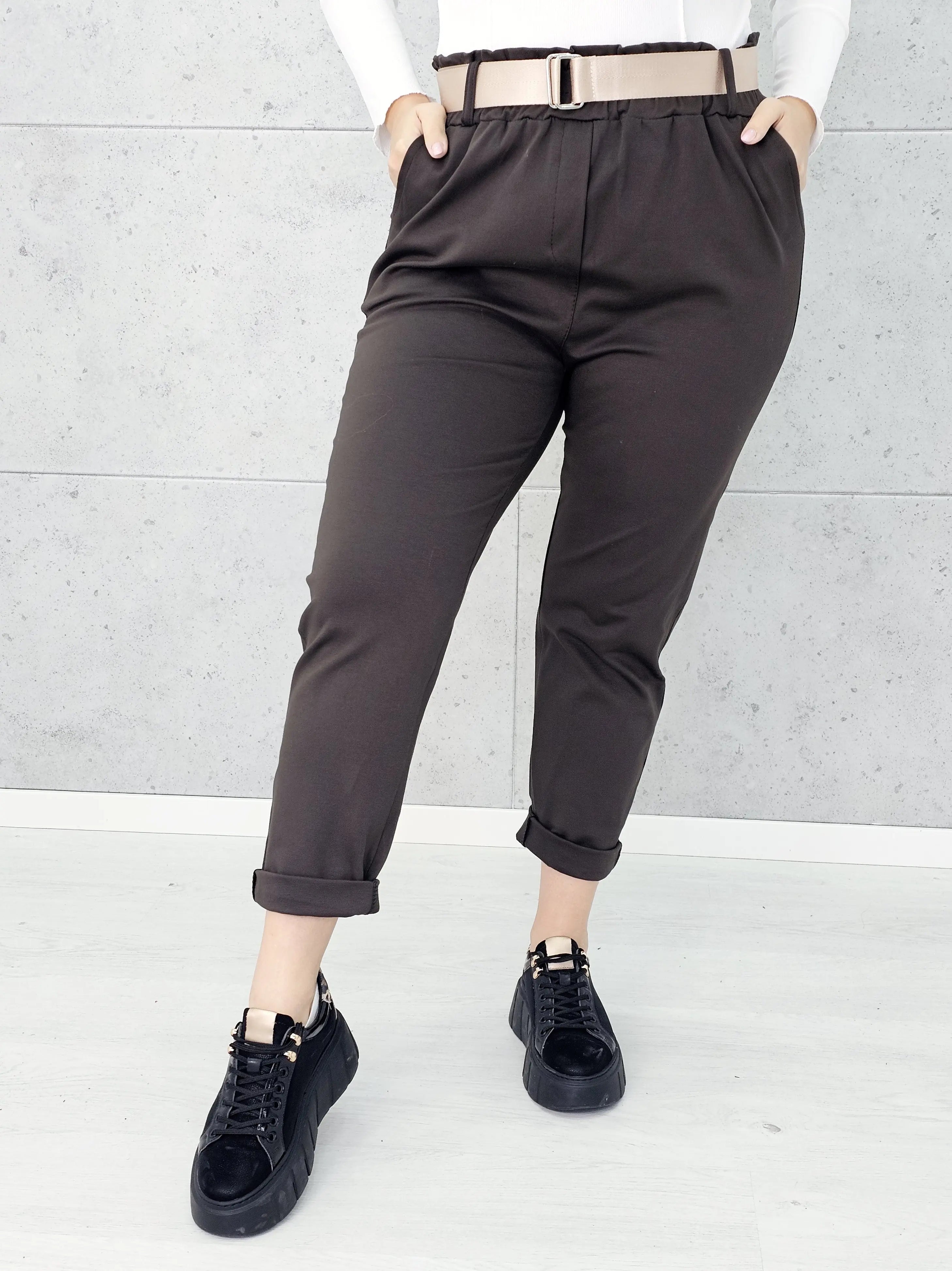 Spodnie z paskiem – eleganckie i wygodne spodnie XXL dla kobiet Stylowa XL