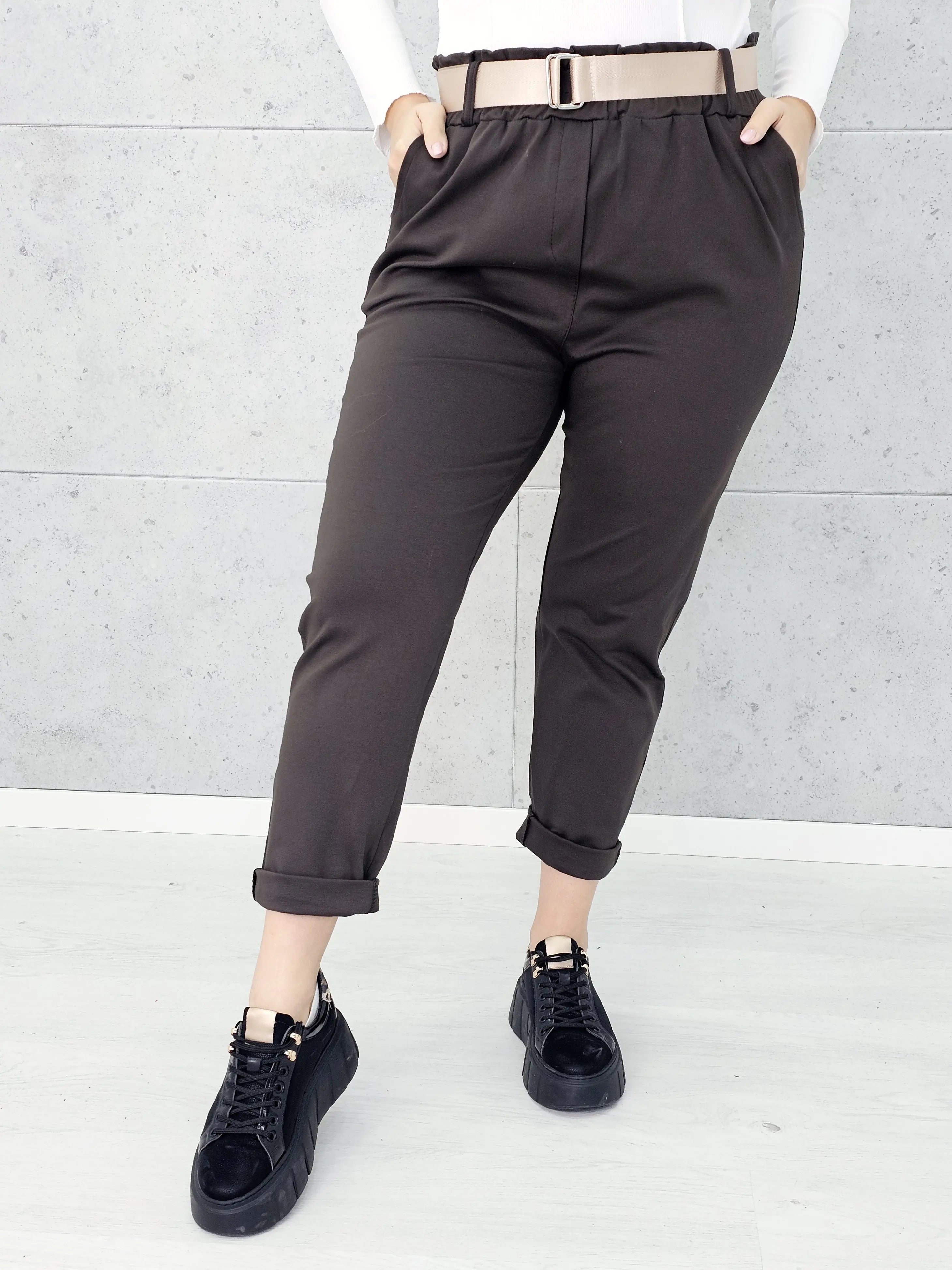 Spodnie z paskiem – eleganckie i wygodne spodnie XXL dla kobiet Stylowa XL