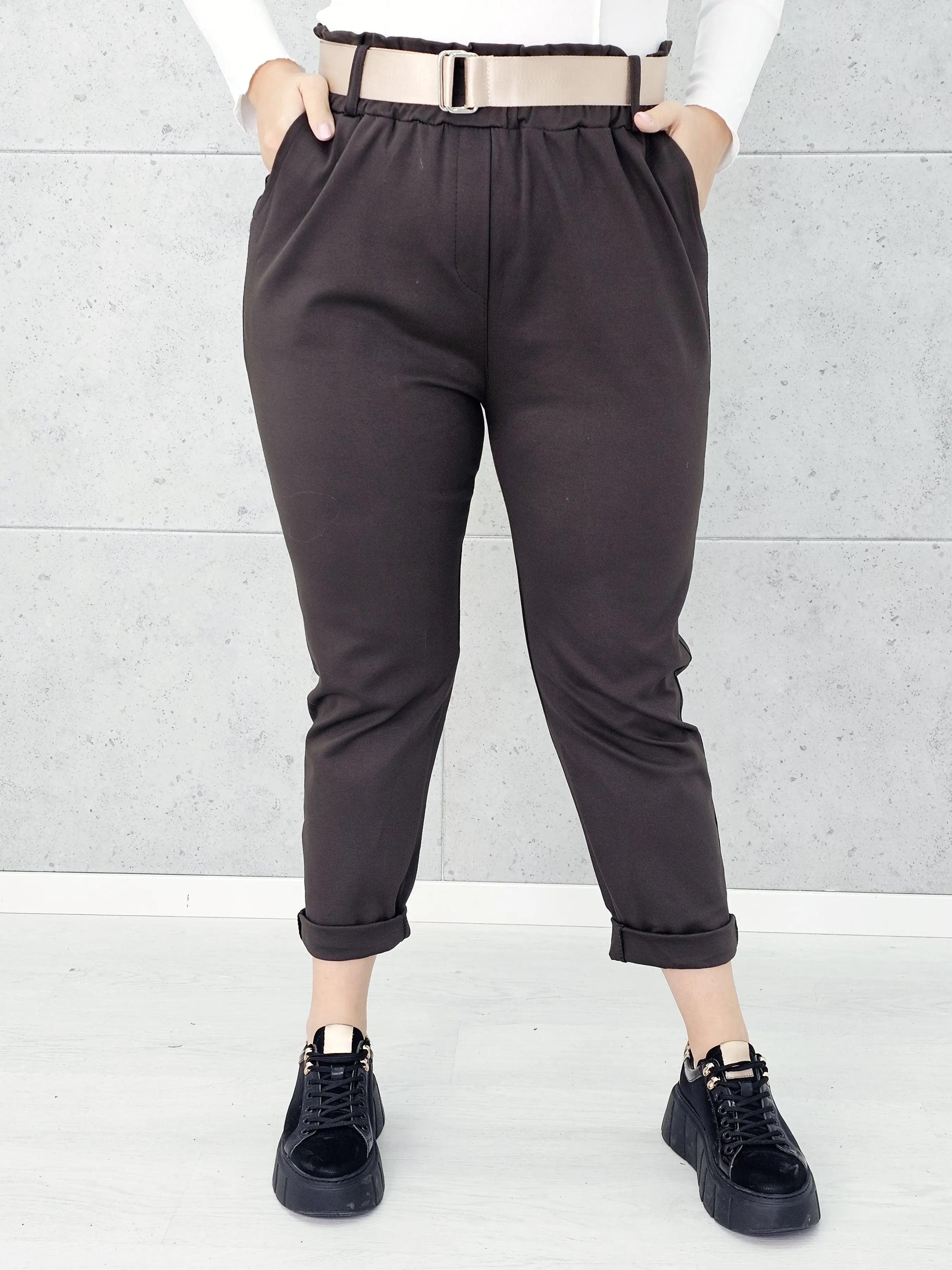 Spodnie z paskiem – eleganckie i wygodne spodnie XXL dla kobiet Stylowa XL