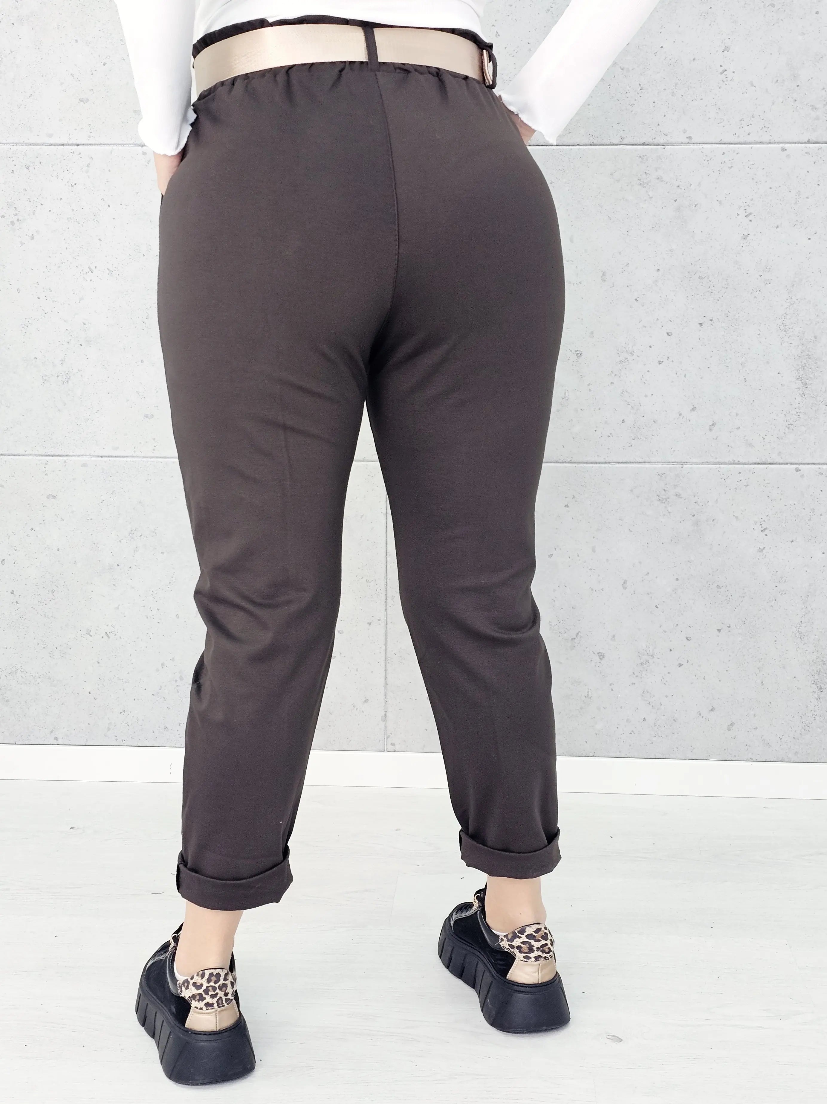 Spodnie z paskiem – eleganckie i wygodne spodnie XXL dla kobiet Stylowa XL
