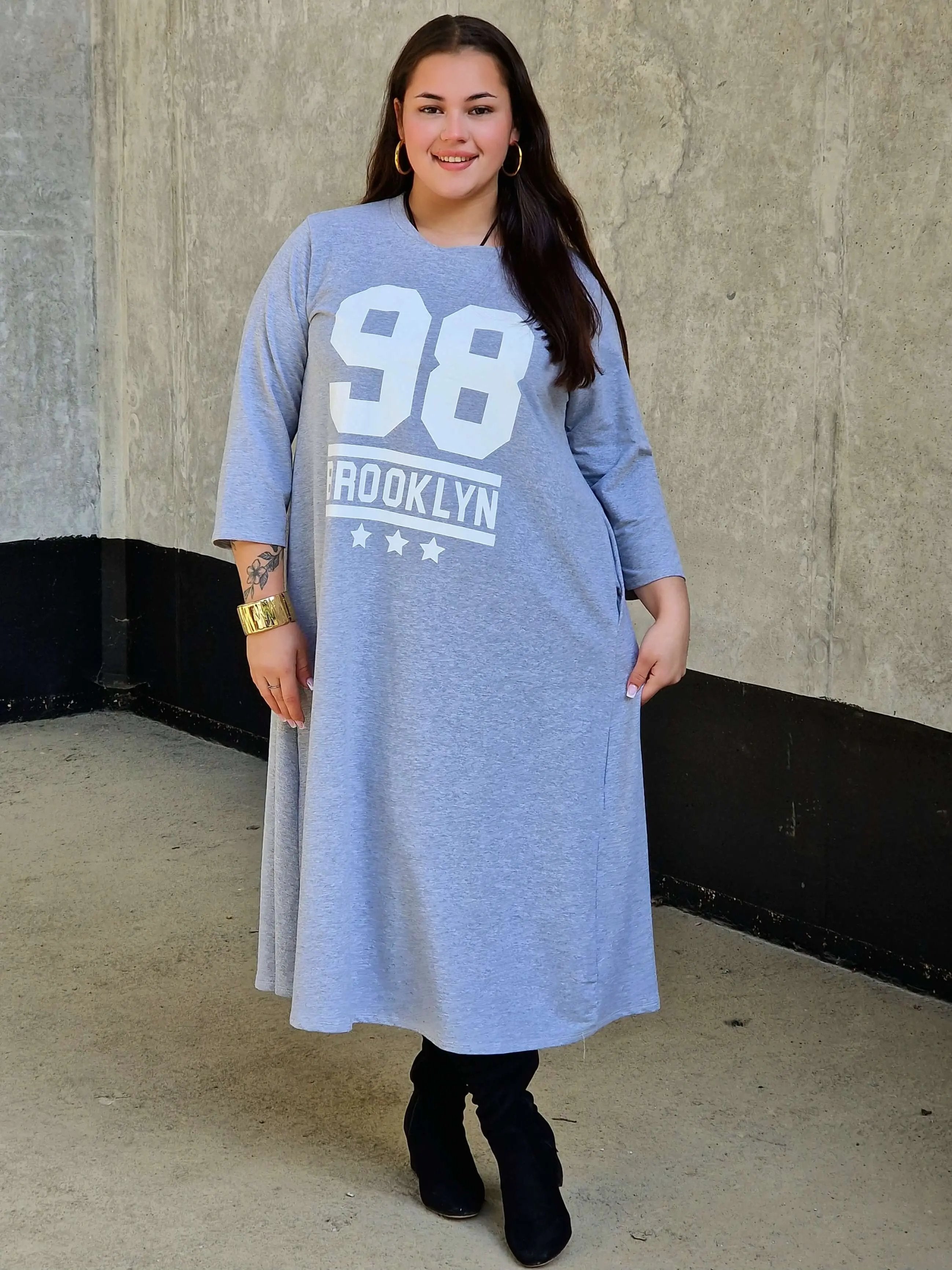 Sportowa Sukienka z Motywem Brooklyn Stylowa XL