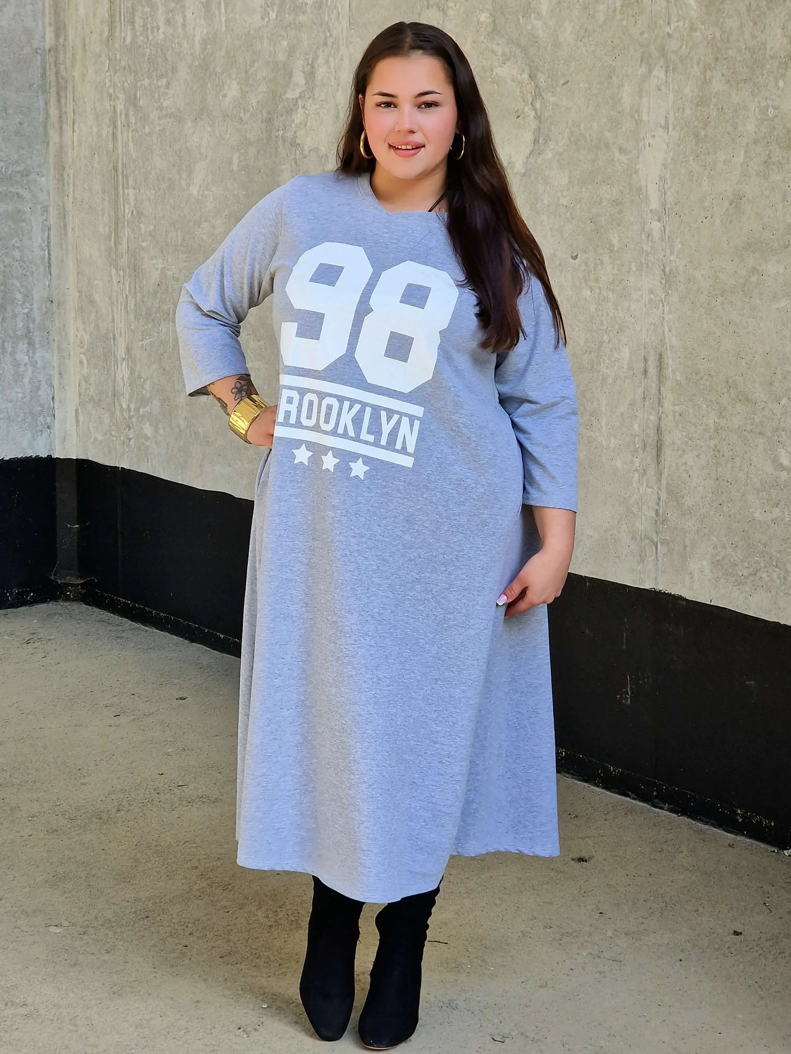 Sportowa Sukienka z Motywem Brooklyn Stylowa XL