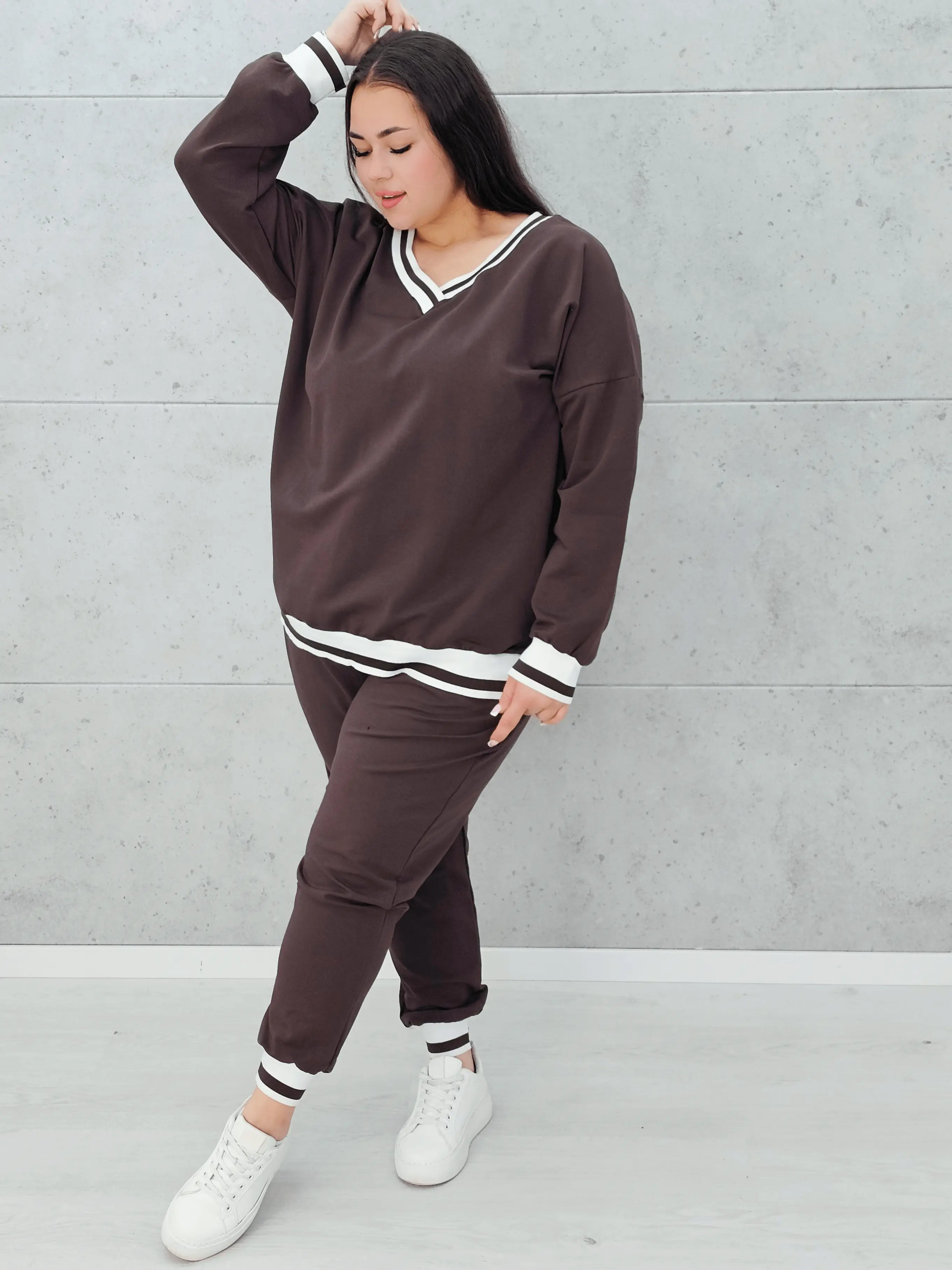 Sportowy komplet z kontrastowymi wykończeniami Stylowa XL