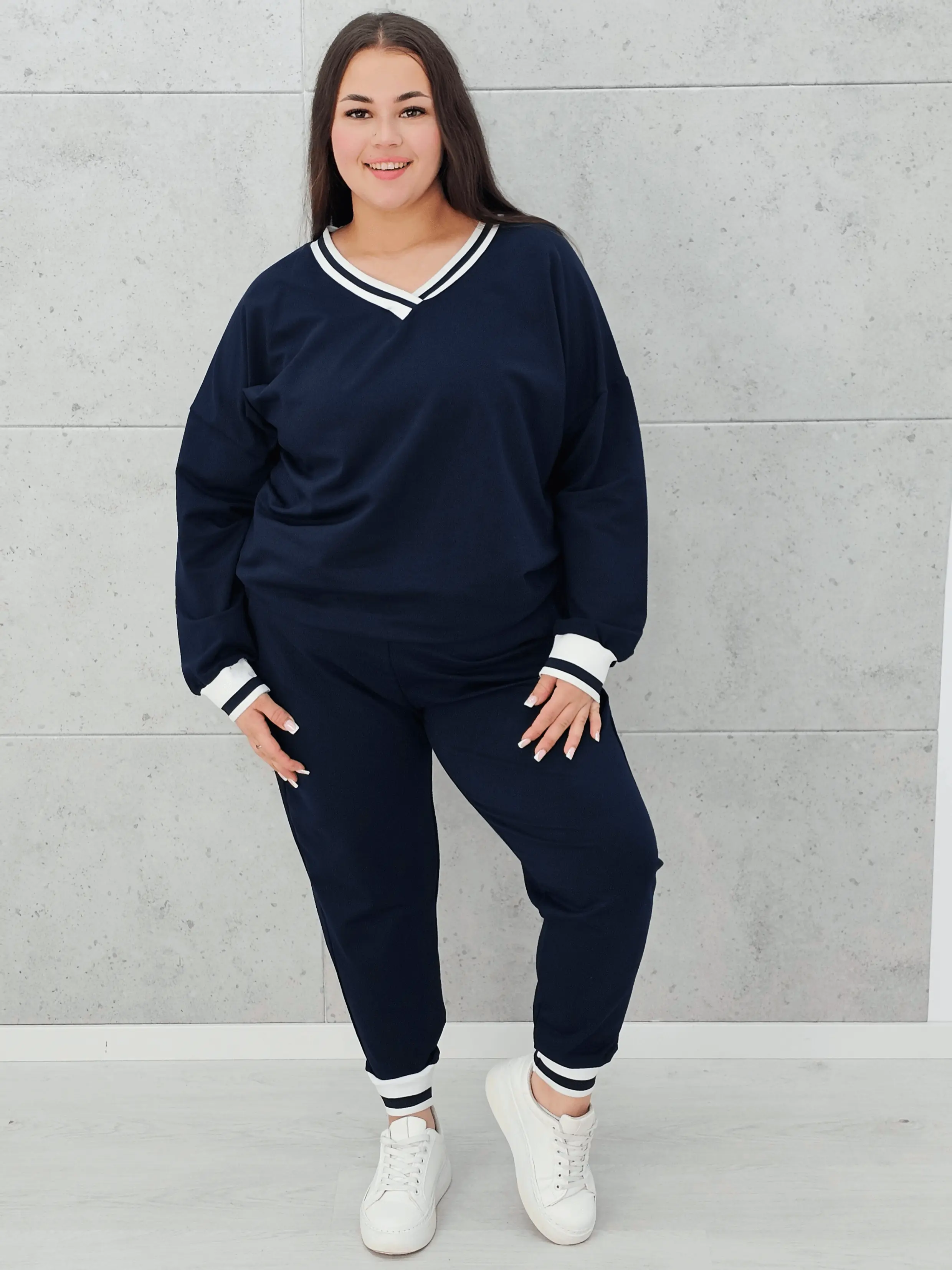 Sportowy komplet z kontrastowymi wykończeniami Stylowa XL