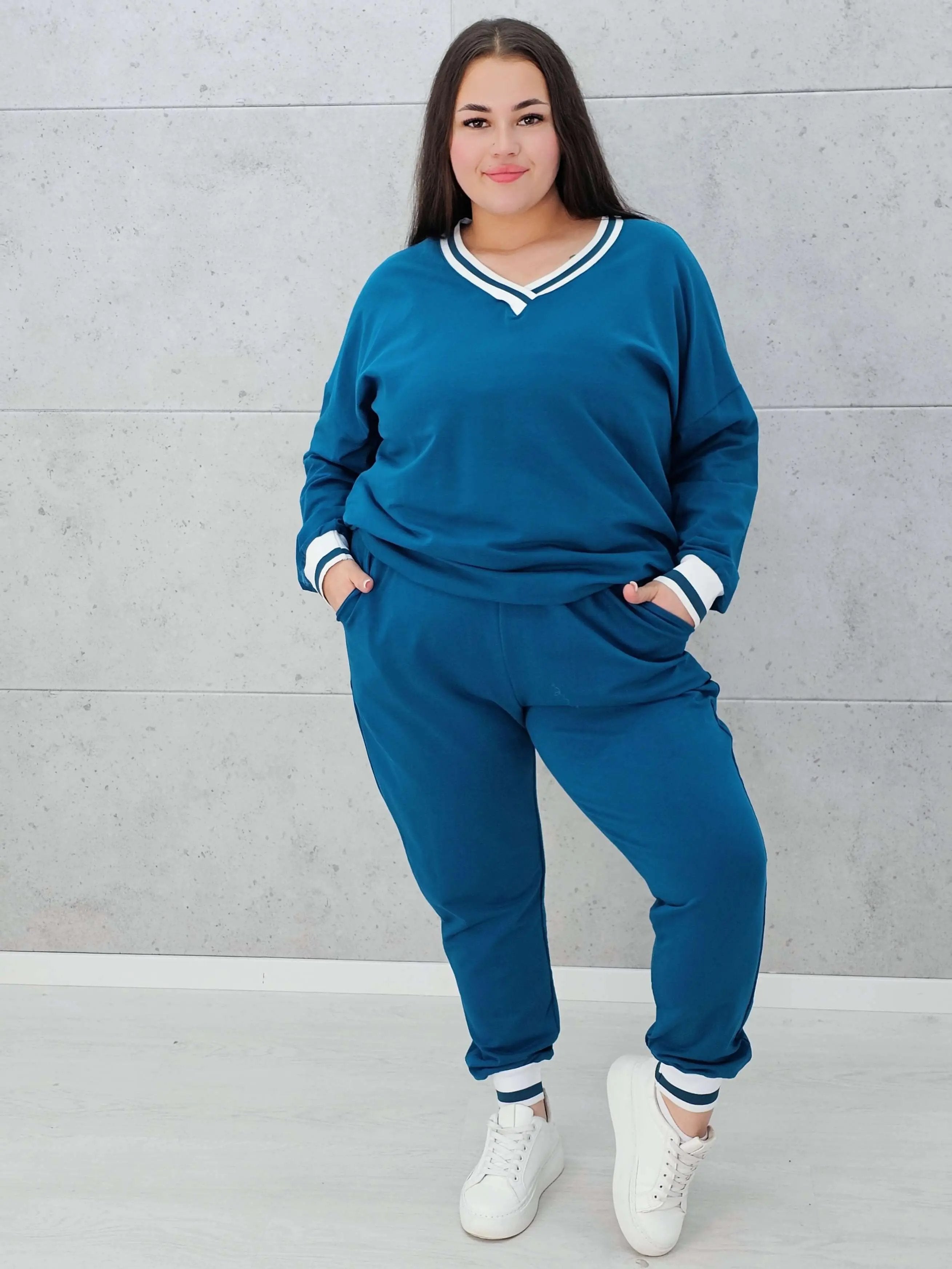 Sportowy komplet z kontrastowymi wykończeniami Stylowa XL