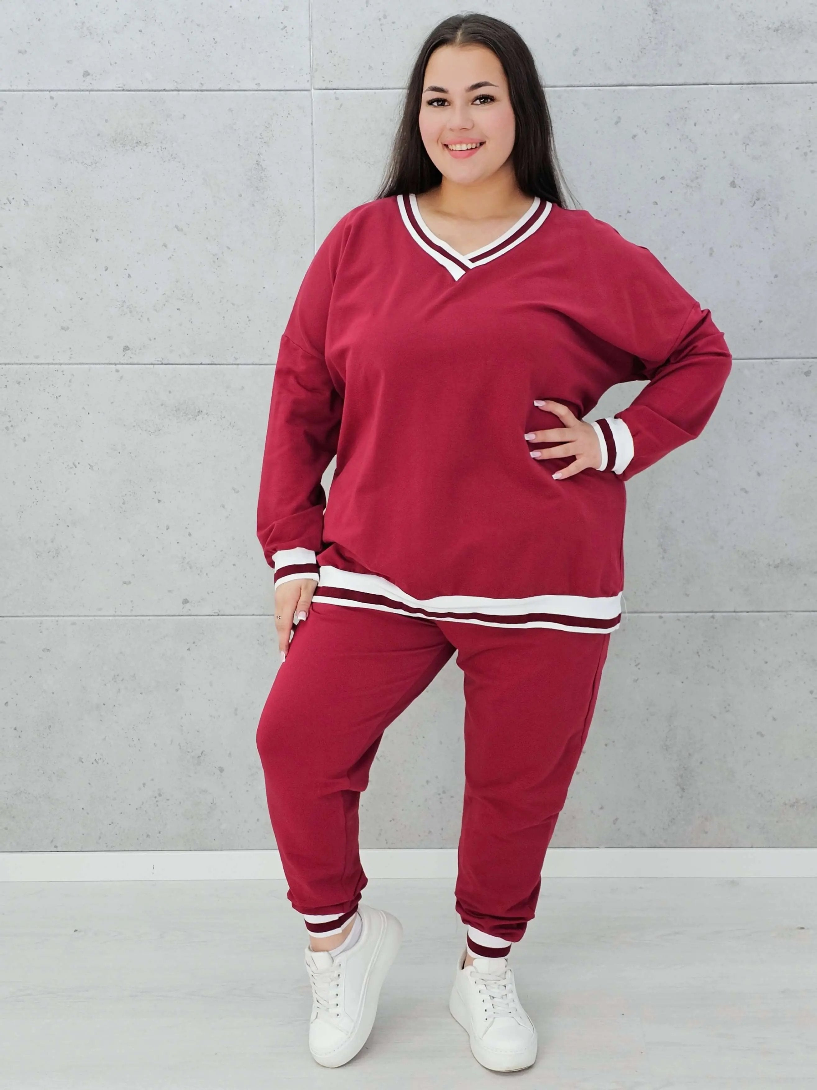 Sportowy komplet z kontrastowymi wykończeniami Stylowa XL