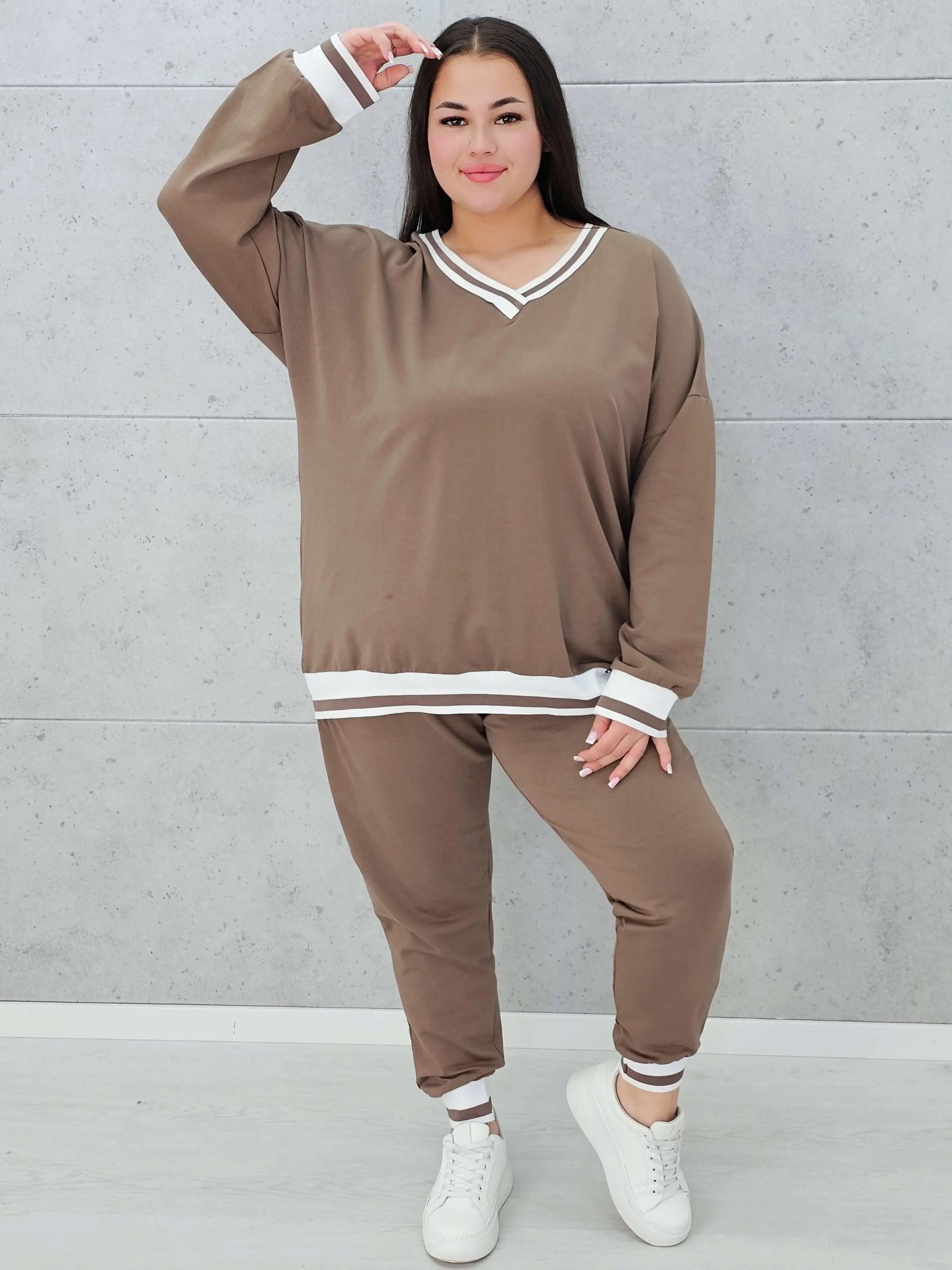 Sportowy komplet z kontrastowymi wykończeniami Stylowa XL