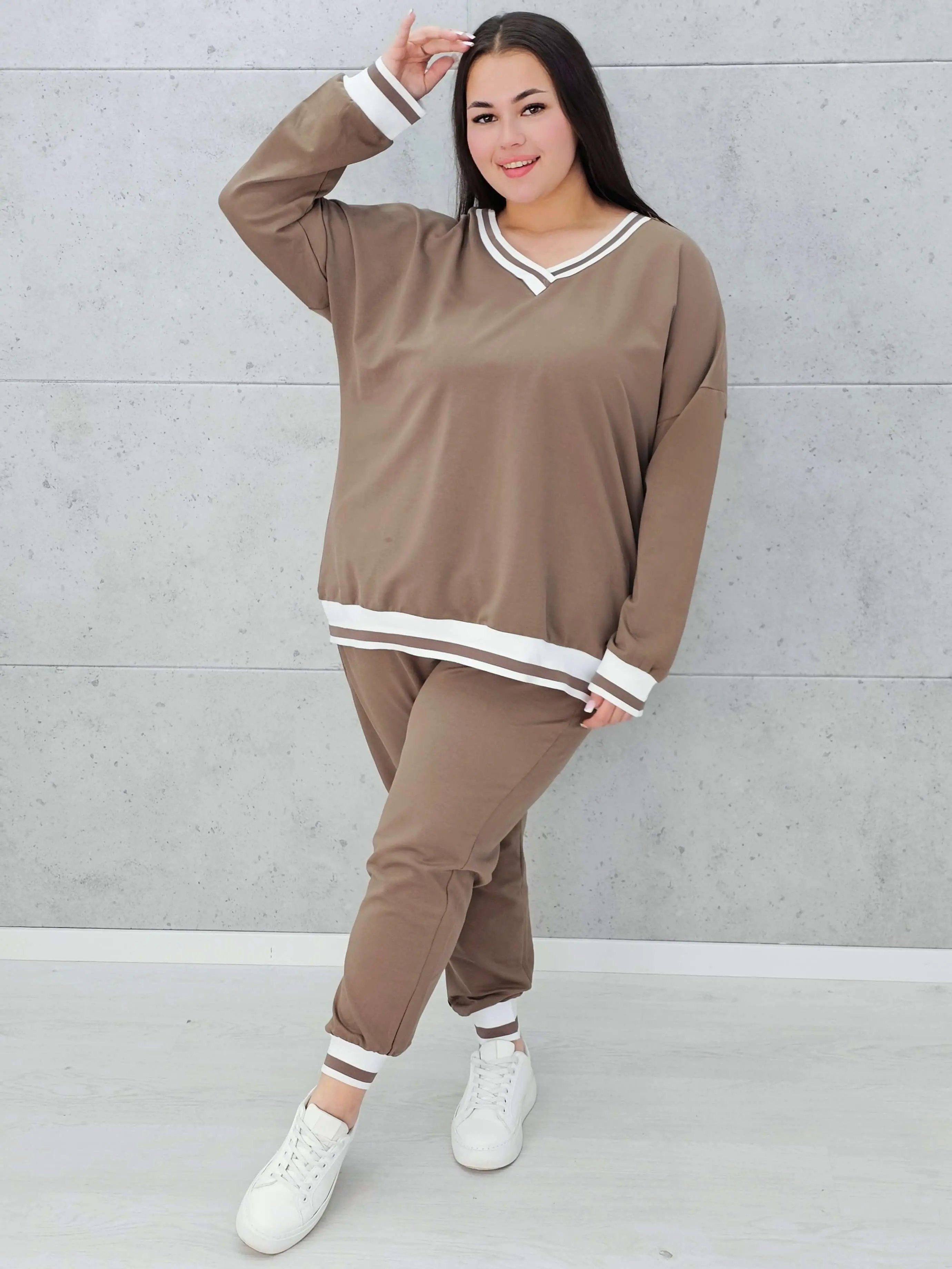 Sportowy komplet z kontrastowymi wykończeniami Stylowa XL