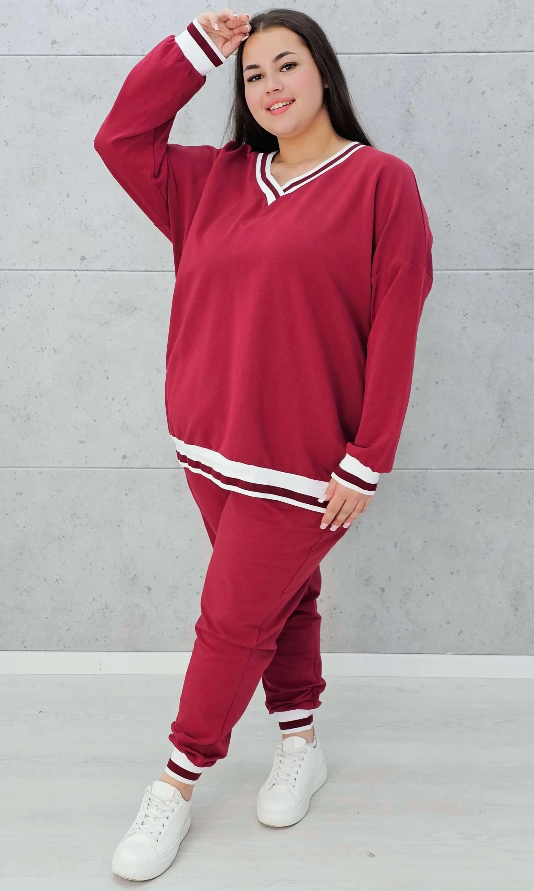 Sportowy komplet z kontrastowymi wykończeniami Stylowa XL