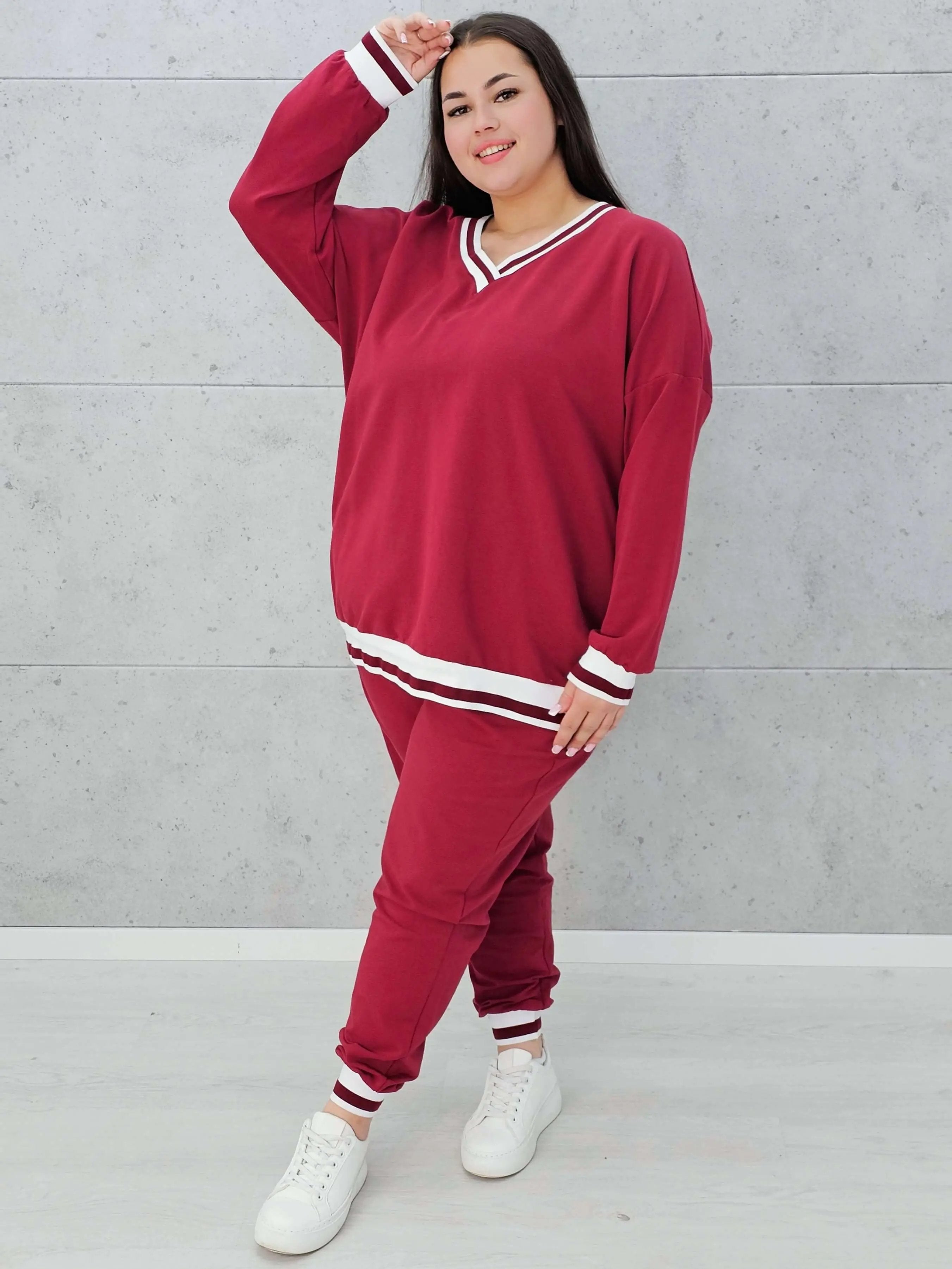 Sportowy komplet z kontrastowymi wykończeniami Stylowa XL