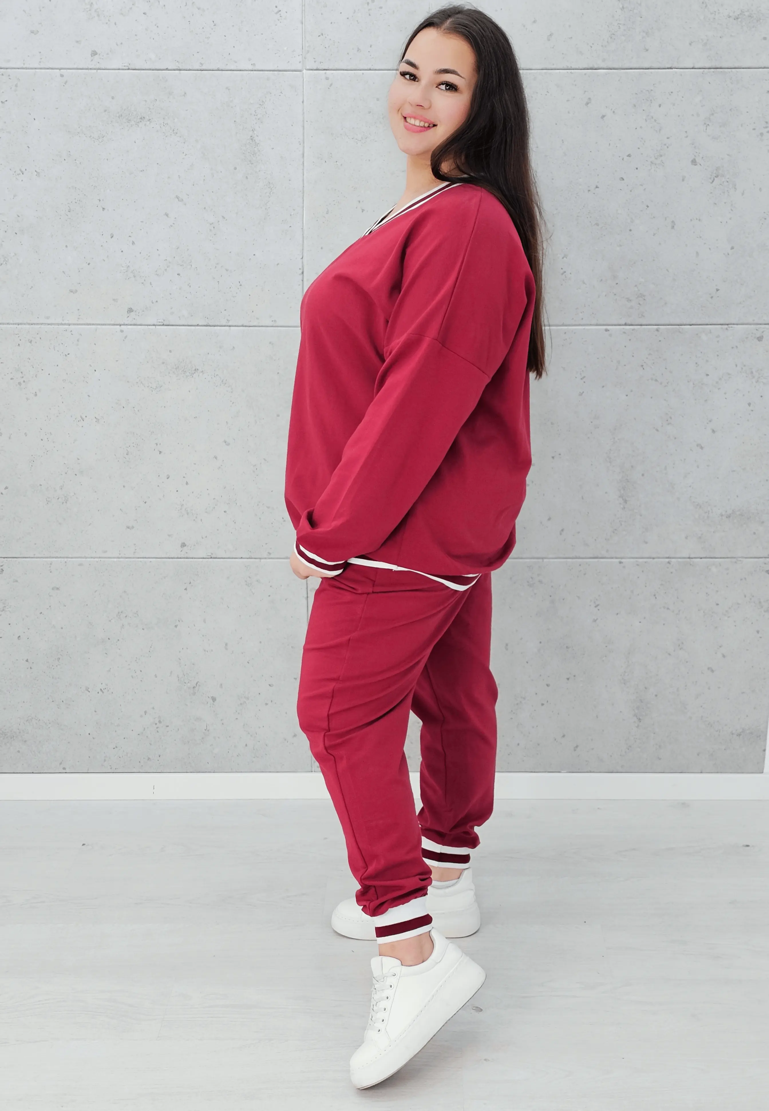 Sportowy komplet z kontrastowymi wykończeniami Stylowa XL