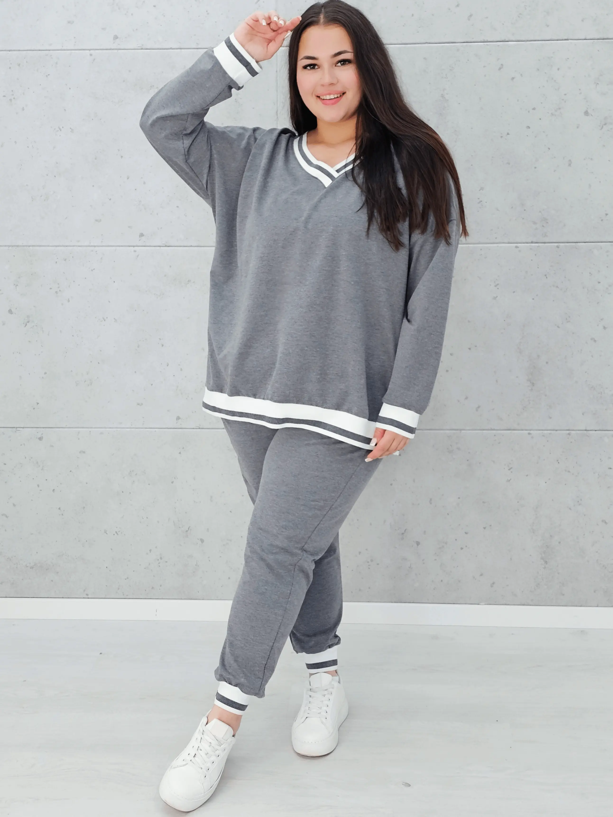 Sportowy komplet z kontrastowymi wykończeniami Stylowa XL