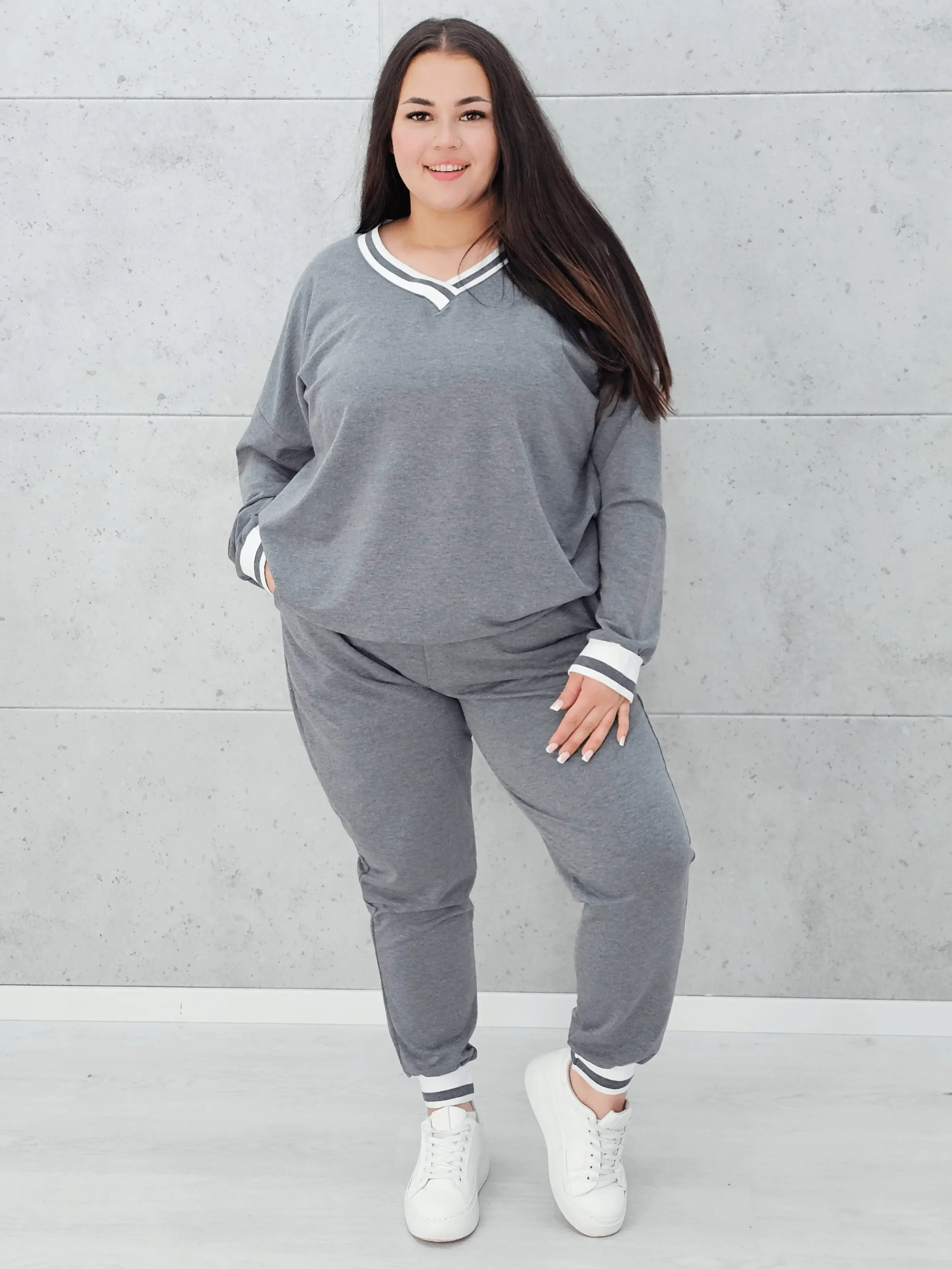 Sportowy komplet z kontrastowymi wykończeniami Stylowa XL