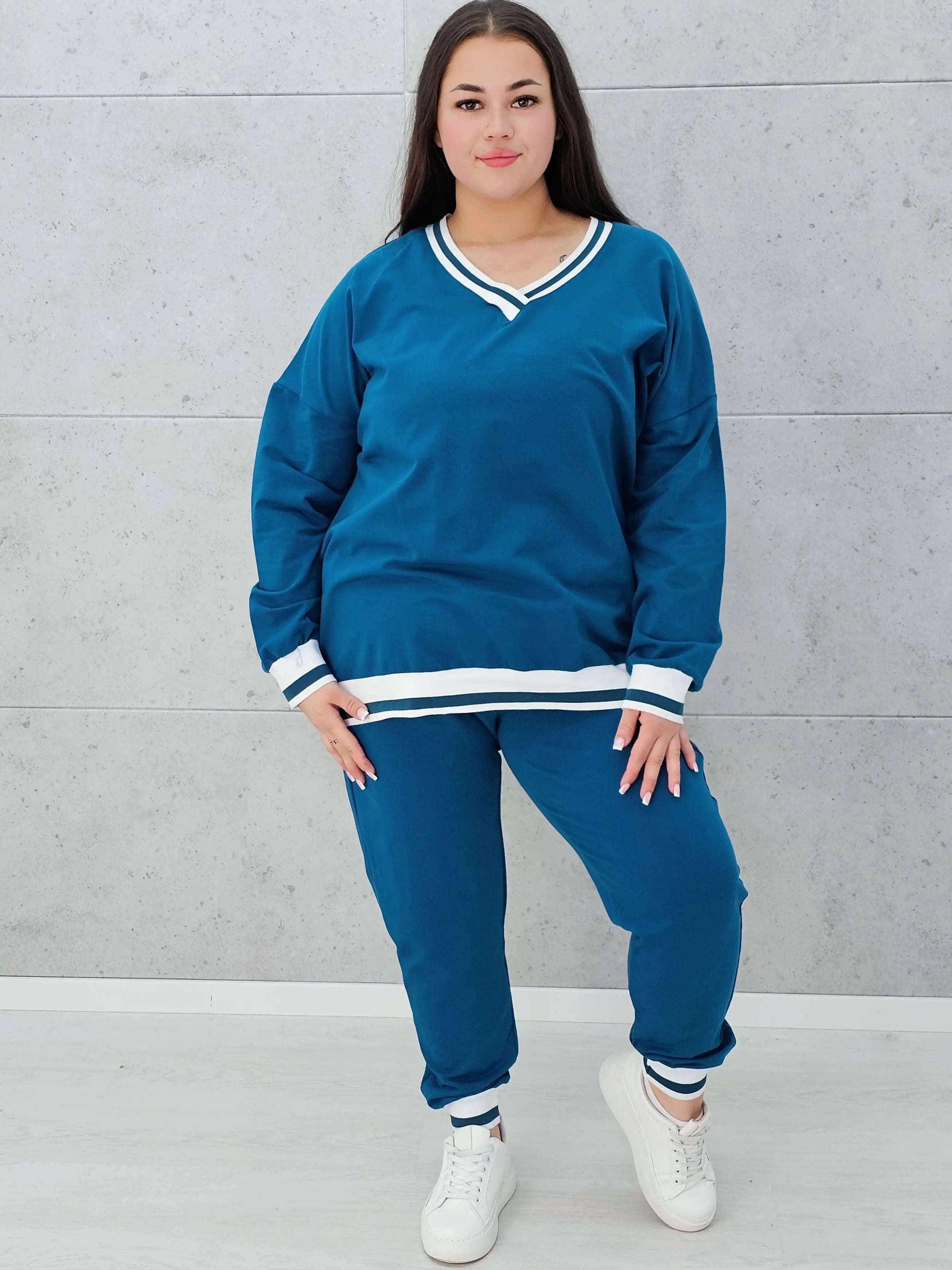 Sportowy komplet z kontrastowymi wykończeniami Stylowa XL