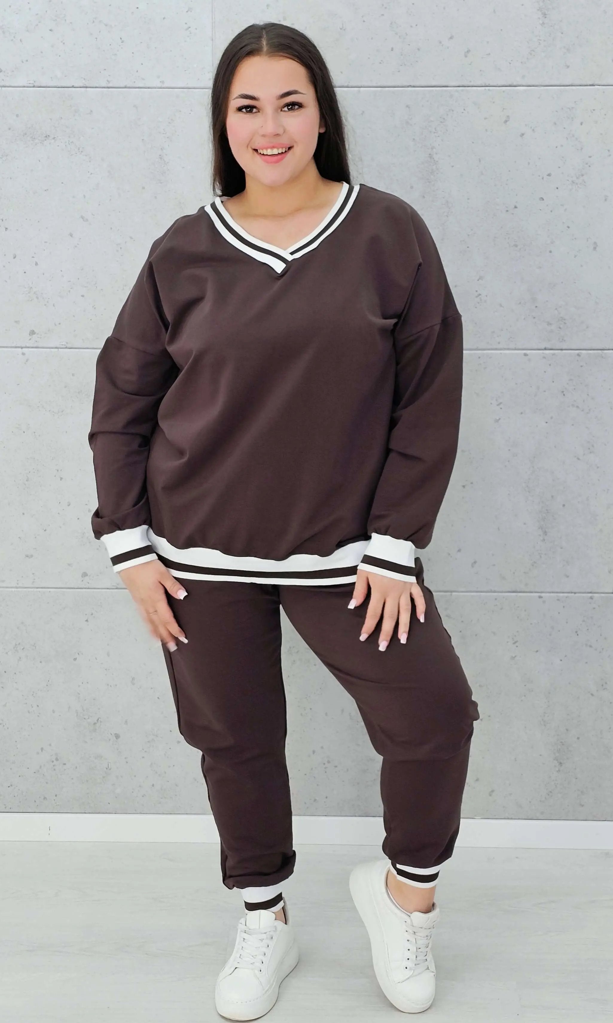 Sportowy komplet z kontrastowymi wykończeniami Stylowa XL