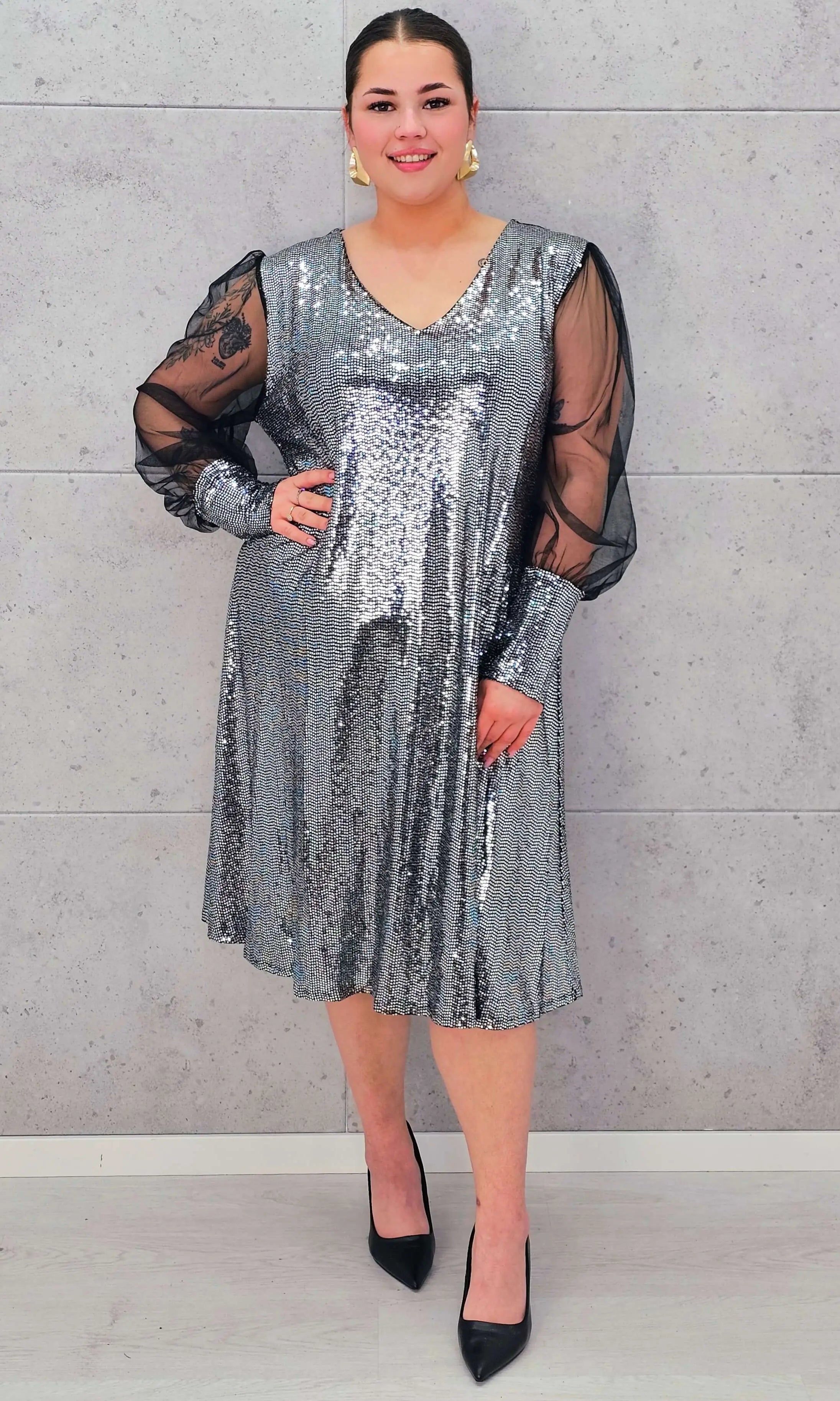 Srebrna sukienka z cekinami i tiulem Stylowa XL