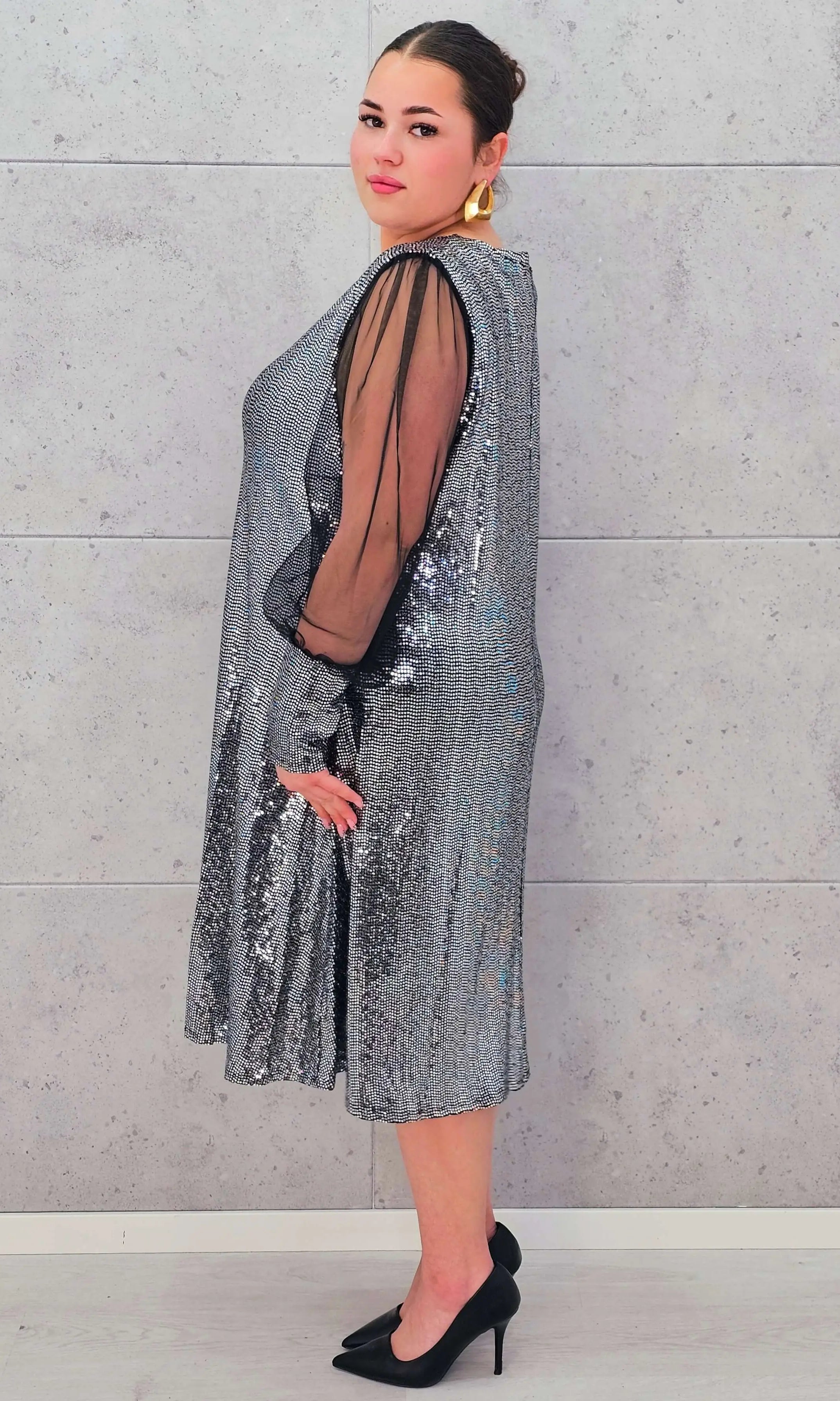 Srebrna sukienka z cekinami i tiulem Stylowa XL