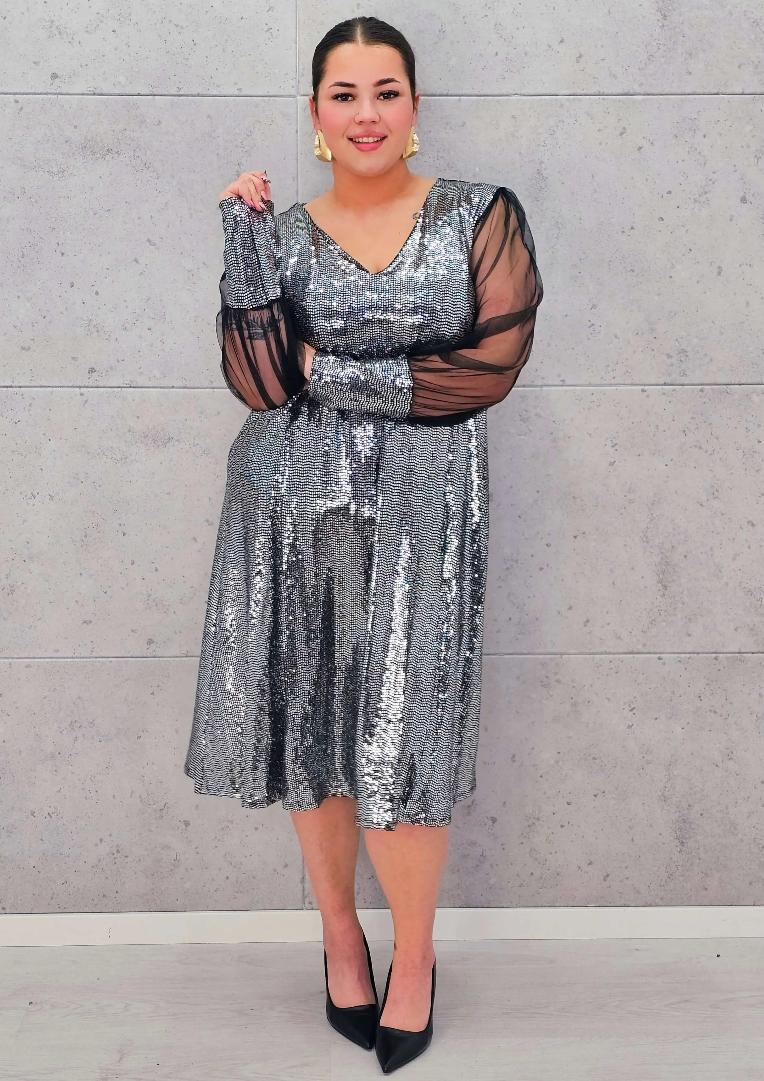 Srebrna sukienka z cekinami i tiulem Stylowa XL