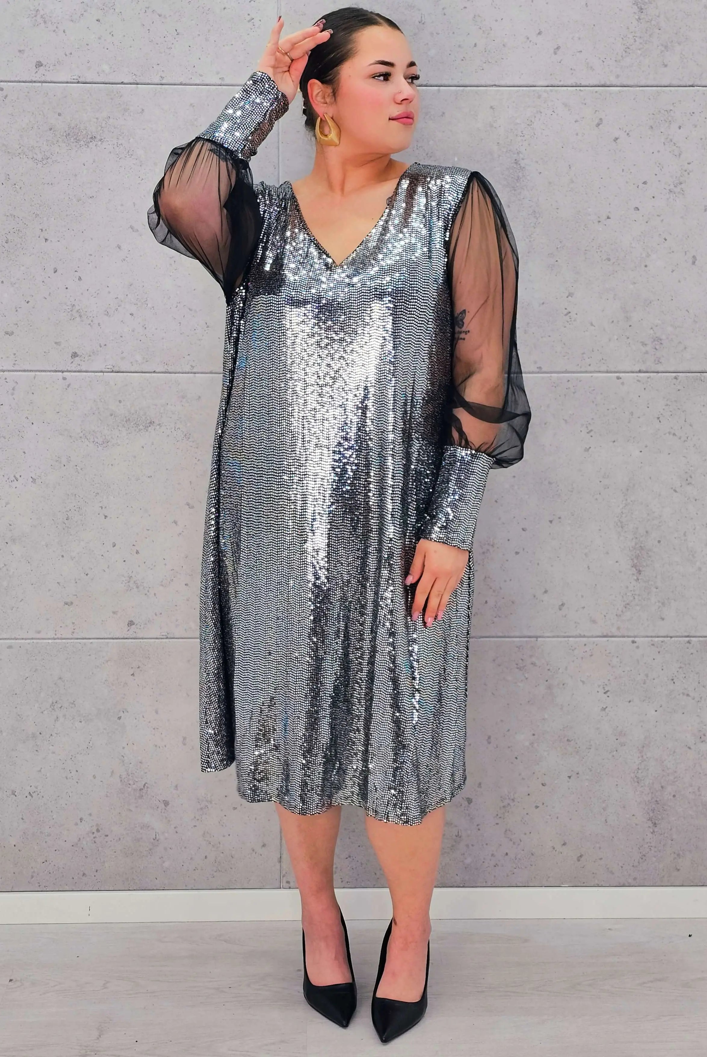 Srebrna sukienka z cekinami i tiulem Stylowa XL