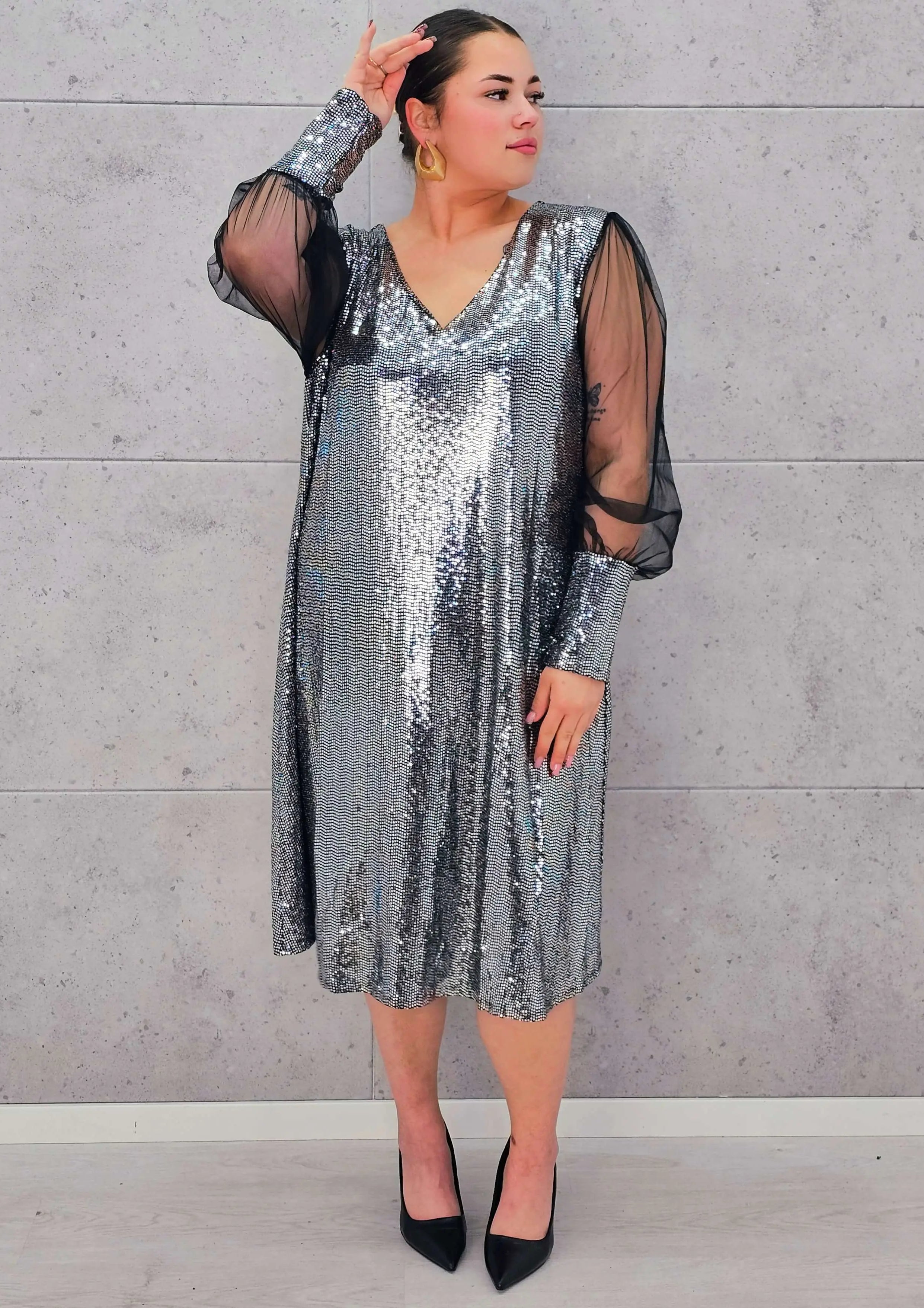 Srebrna sukienka z cekinami i tiulem Stylowa XL