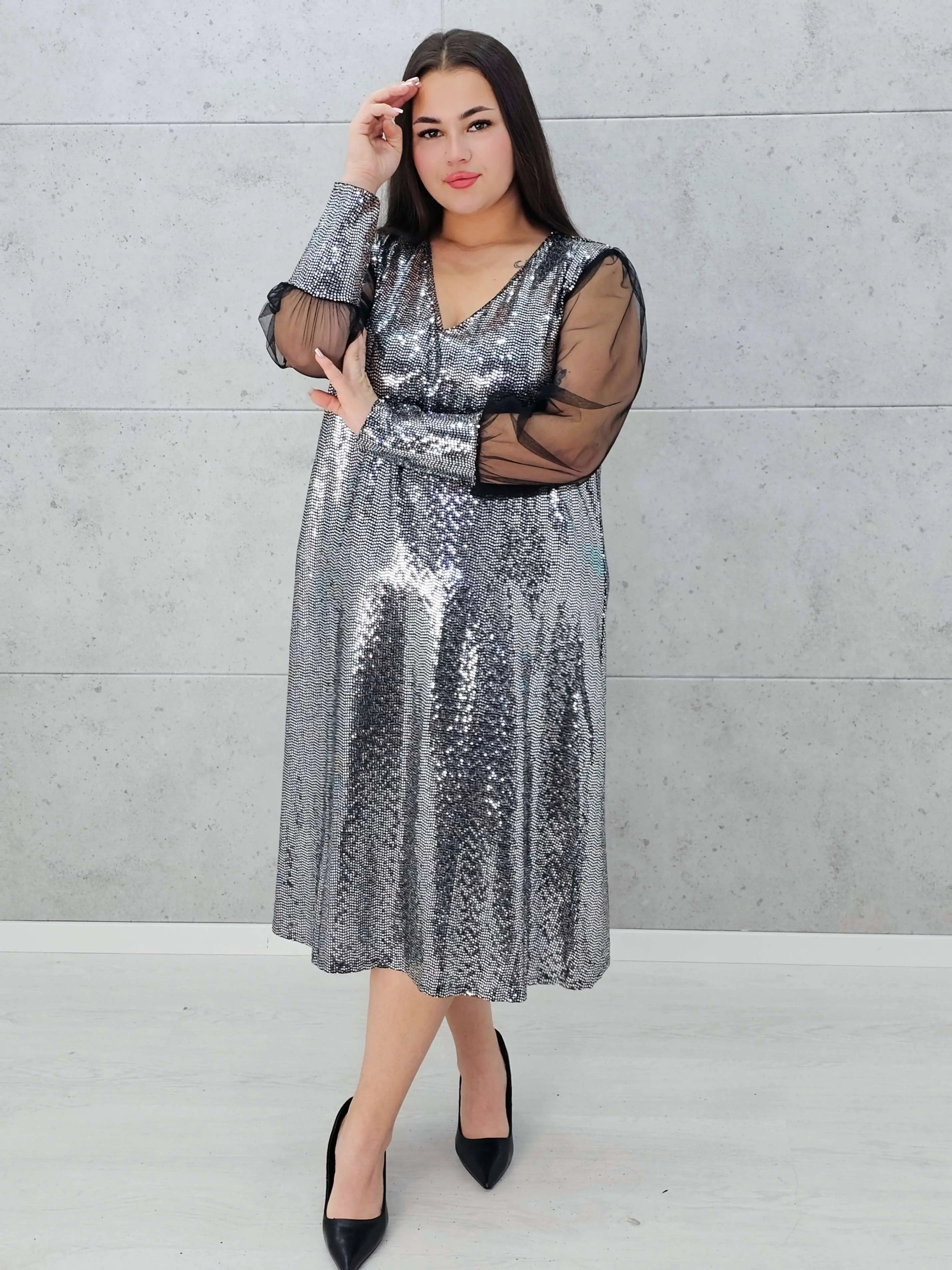 Srebrna sukienka z cekinami i tiulem Stylowa XL