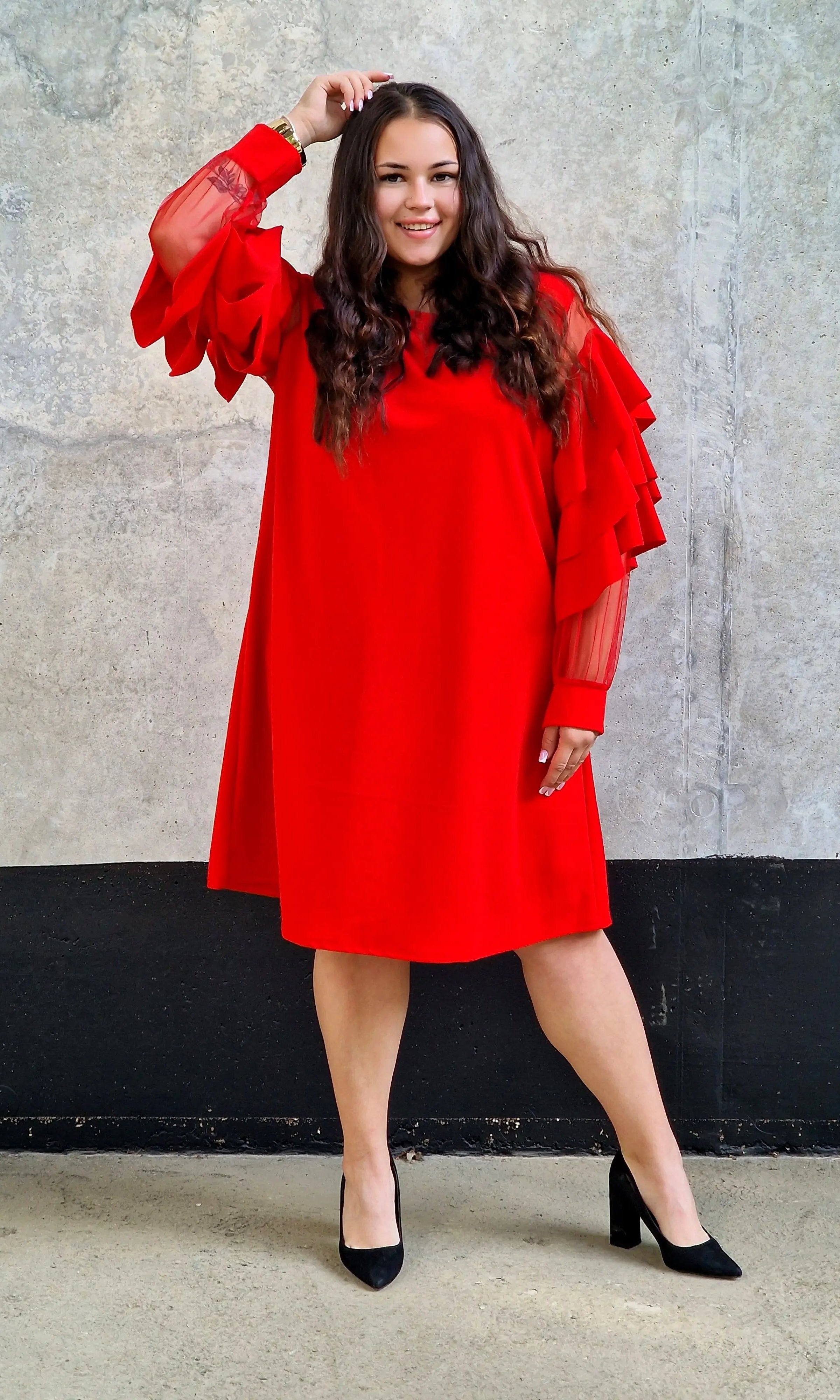 Stylowa Sukienka z Falbanami na Rękawach. Stylowa XL