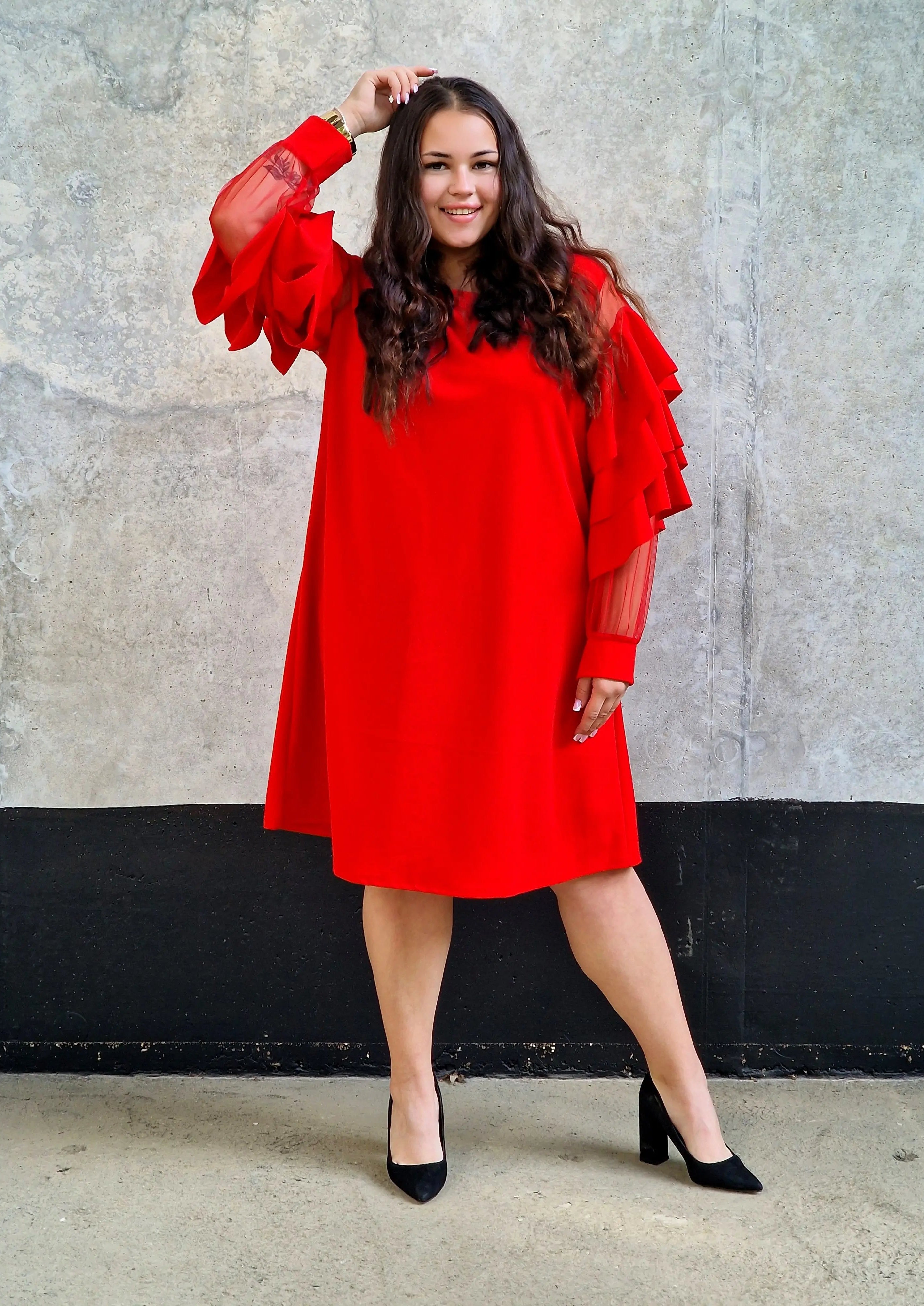 Stylowa Sukienka z Falbanami na Rękawach. Stylowa XL