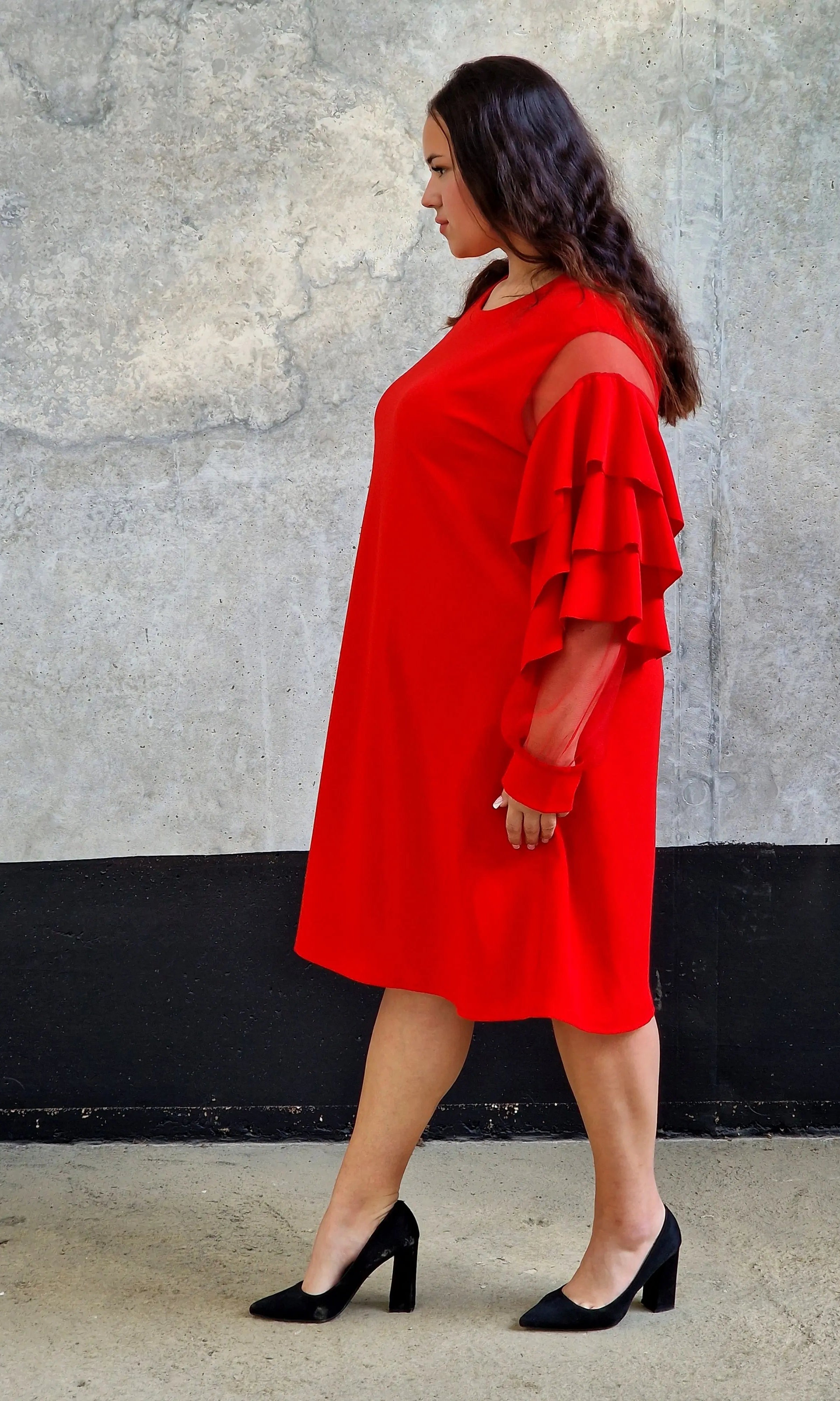 Stylowa Sukienka z Falbanami na Rękawach. Stylowa XL