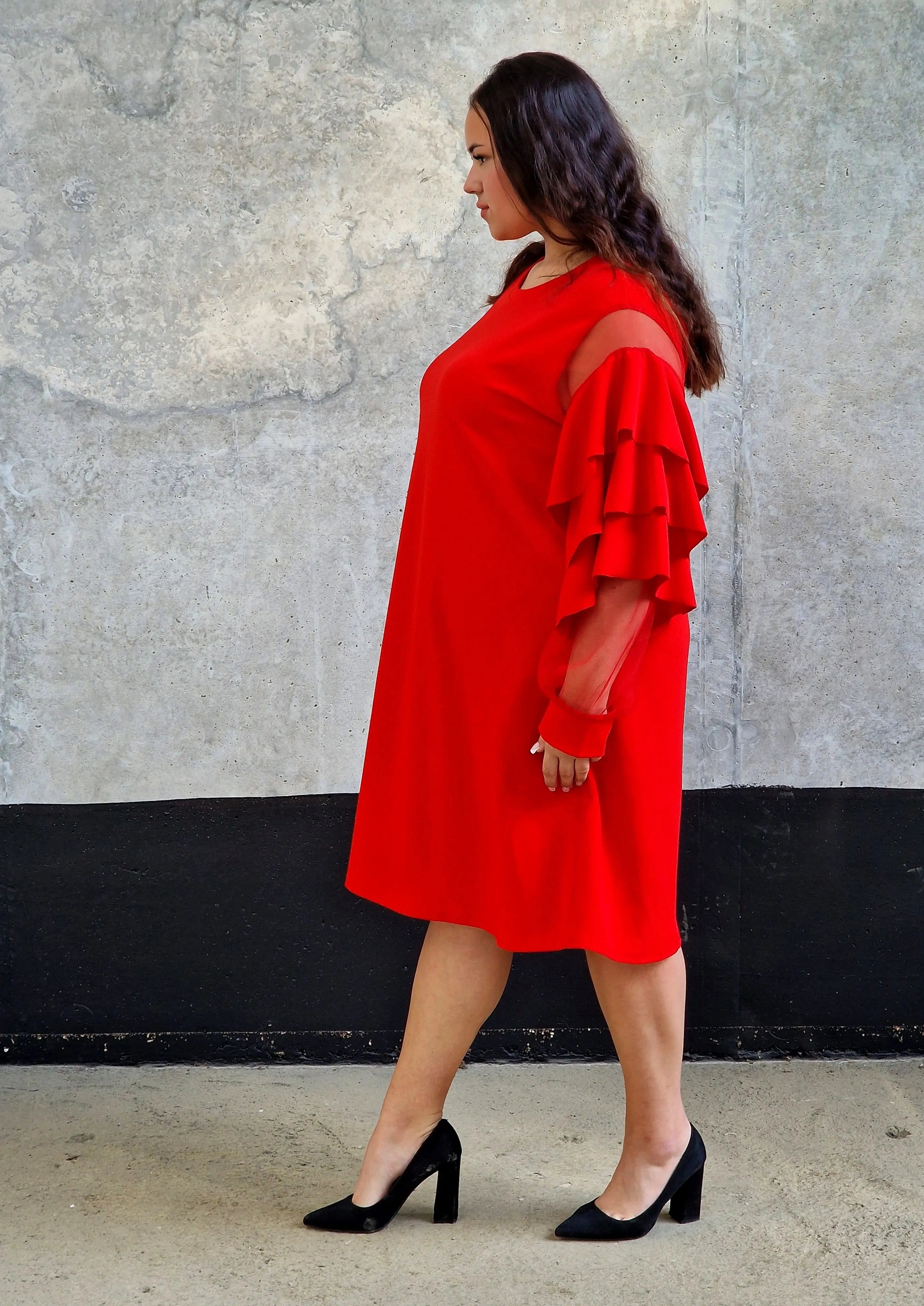 Stylowa Sukienka z Falbanami na Rękawach. Stylowa XL