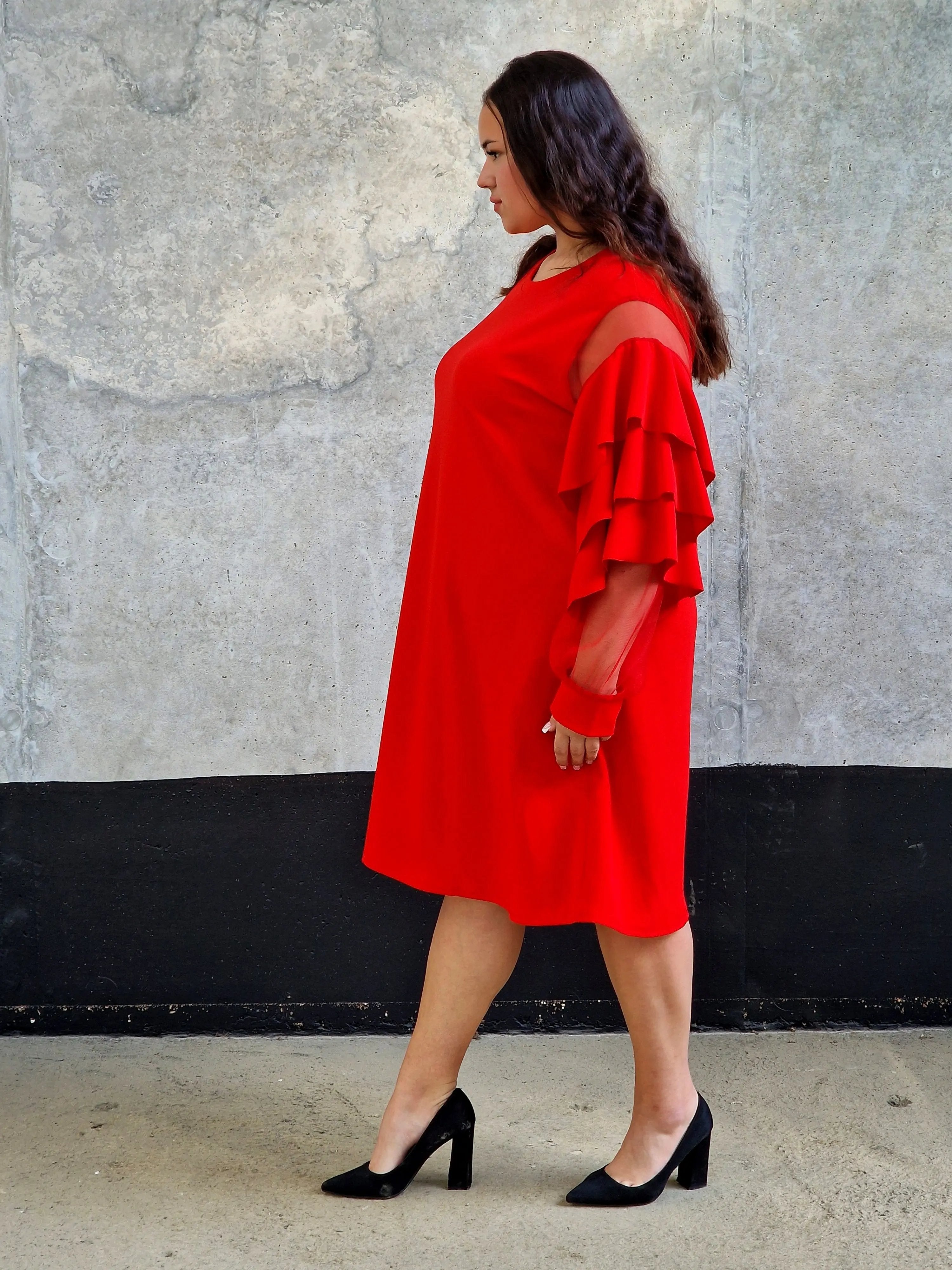 Stylowa Sukienka z Falbanami na Rękawach. Stylowa XL