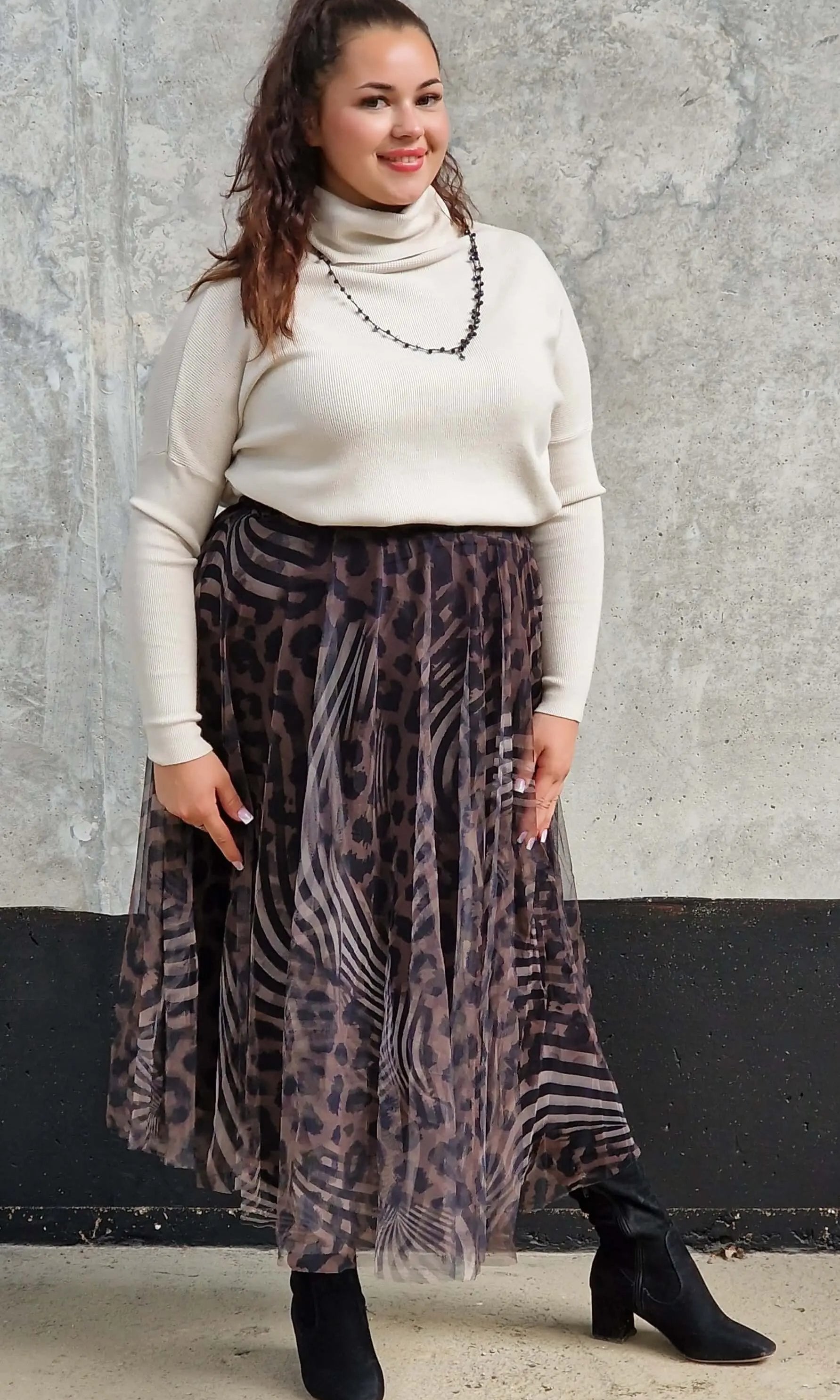 Stylowa spódnica midi z tiulem i wyrazistym printem w zwierzęce wzory zebry Stylowa XL