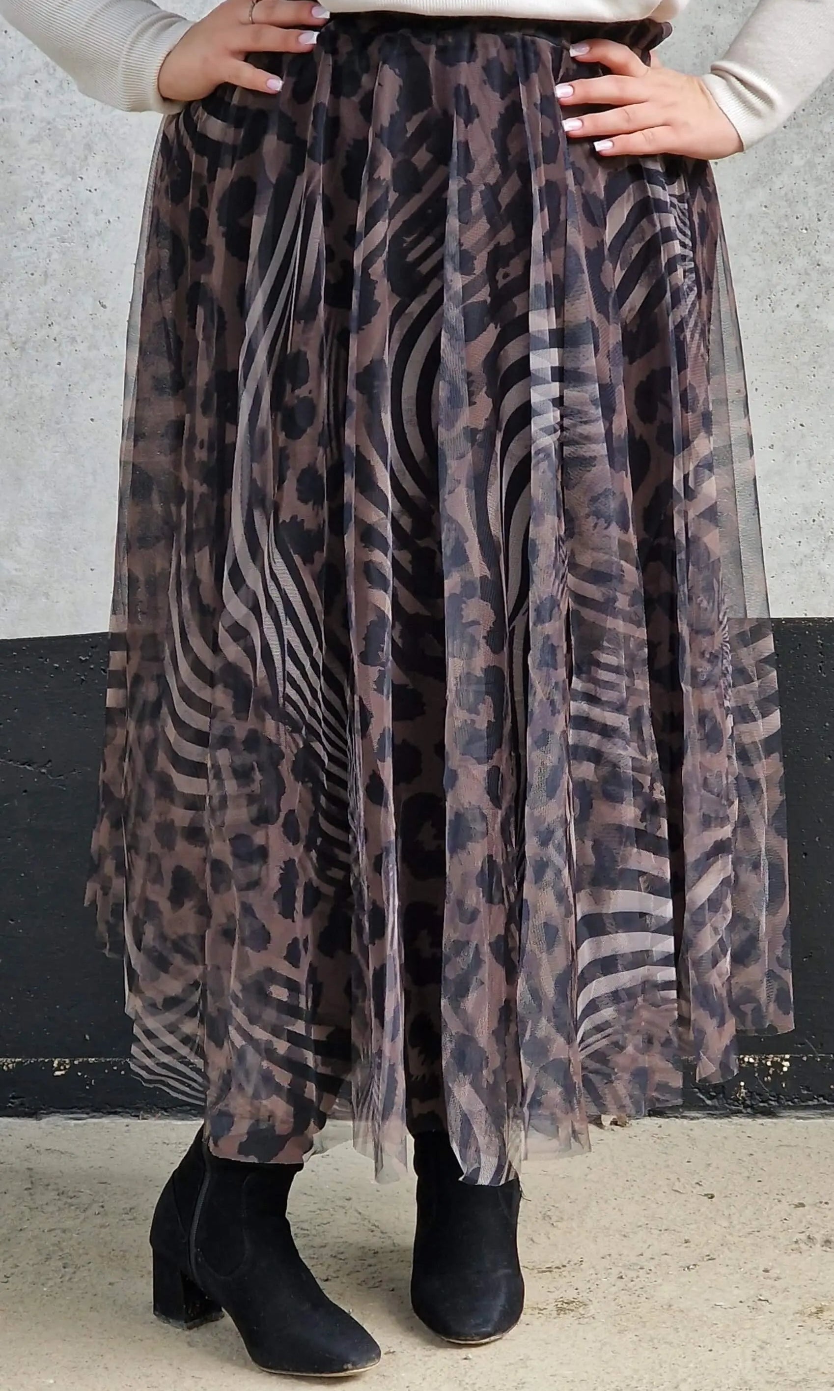 Stylowa spódnica midi z tiulem i wyrazistym printem w zwierzęce wzory zebry Stylowa XL