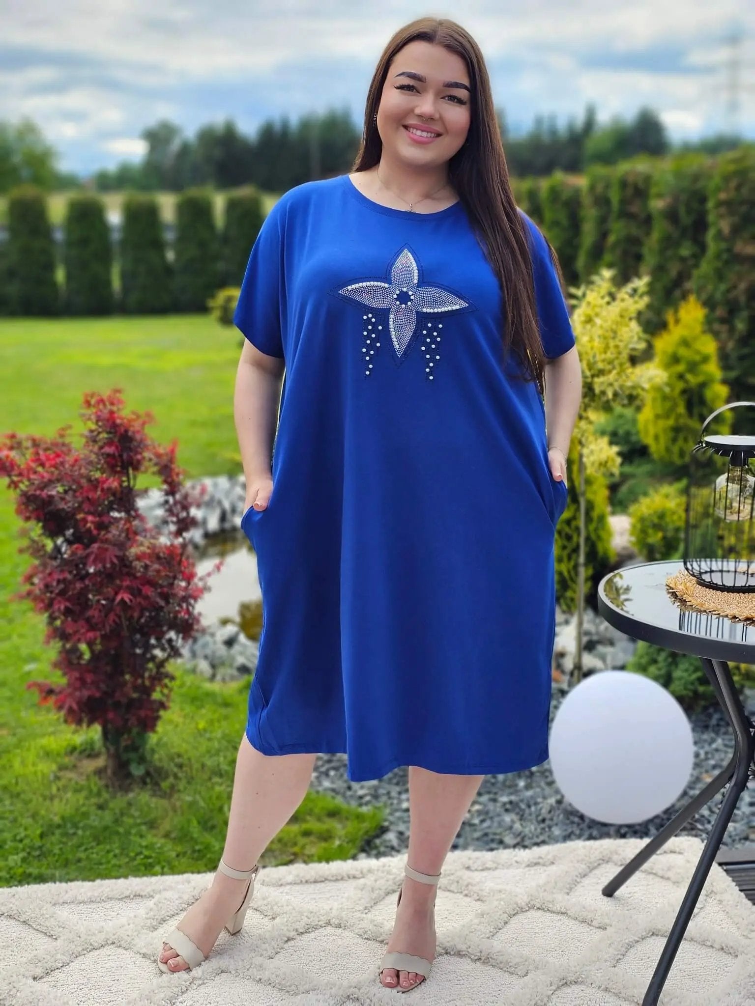 Stylowa sukienka z ozdobnym motywem Stylowa XL