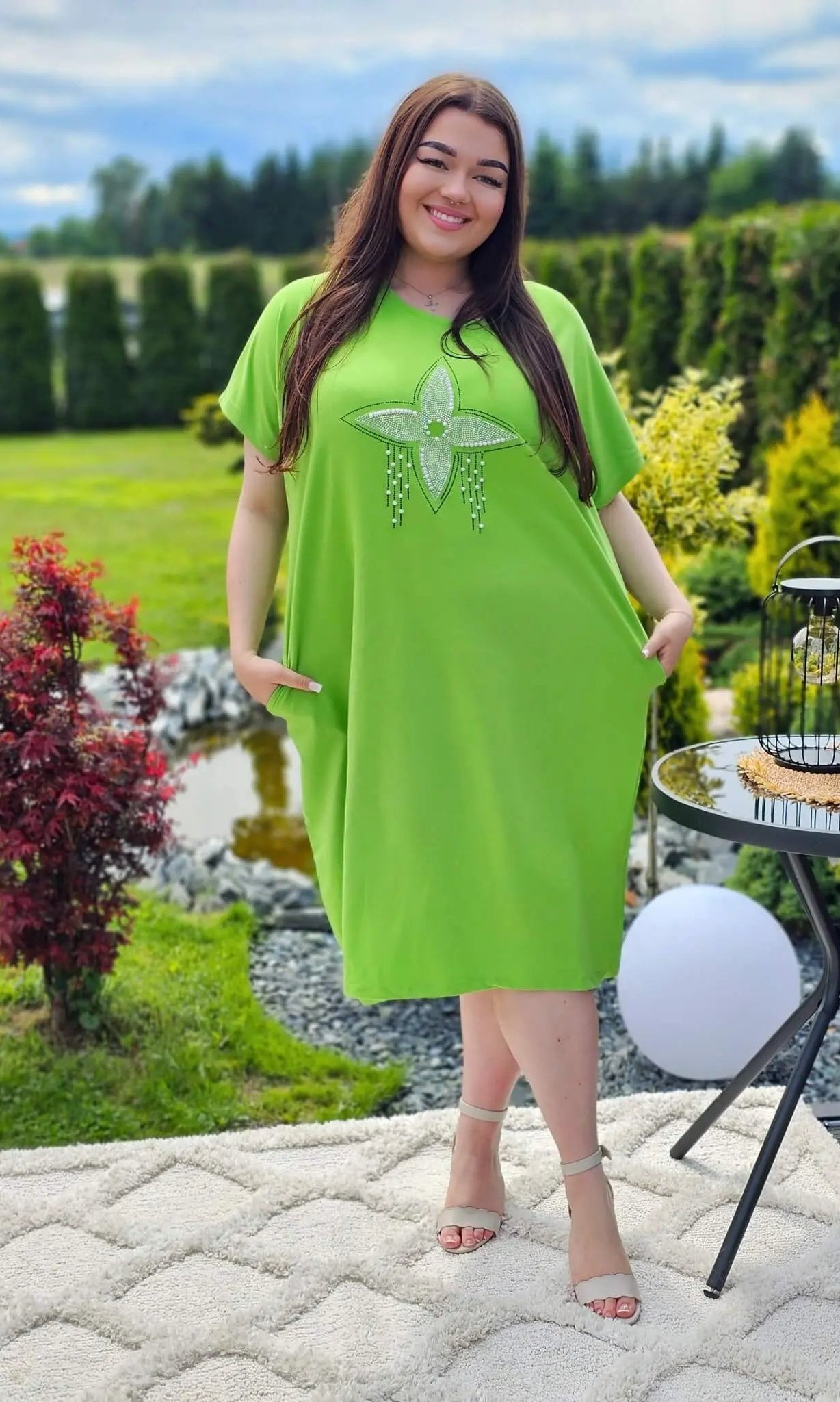 Stylowa sukienka z ozdobnym motywem Stylowa XL