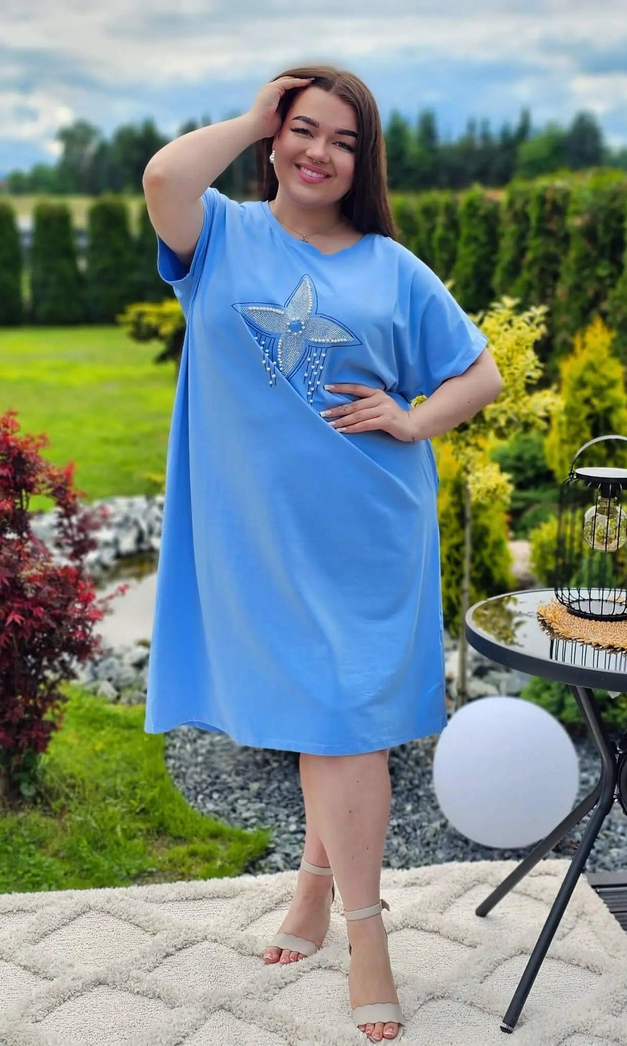 Stylowa sukienka z ozdobnym motywem Stylowa XL