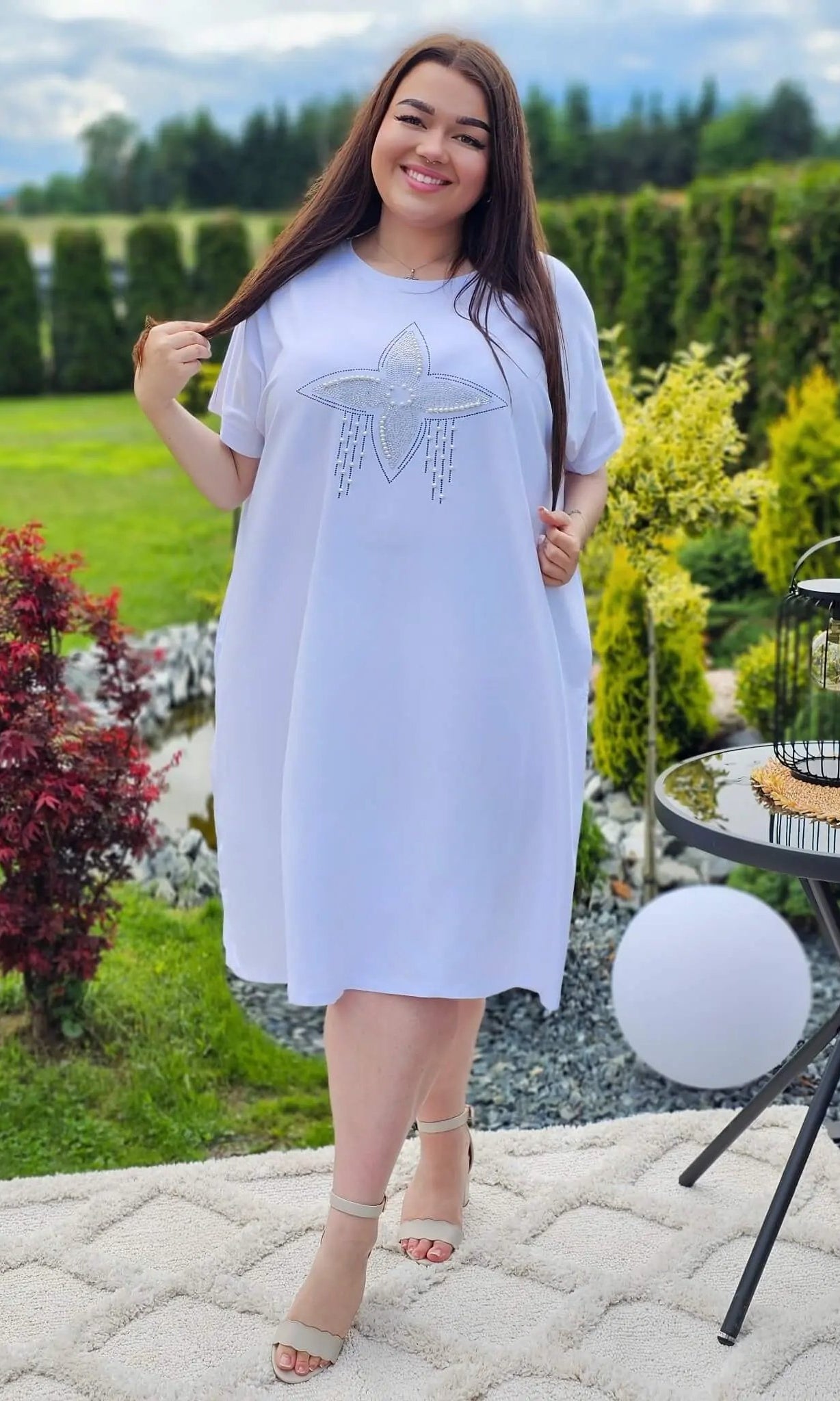 Stylowa sukienka z ozdobnym motywem Stylowa XL