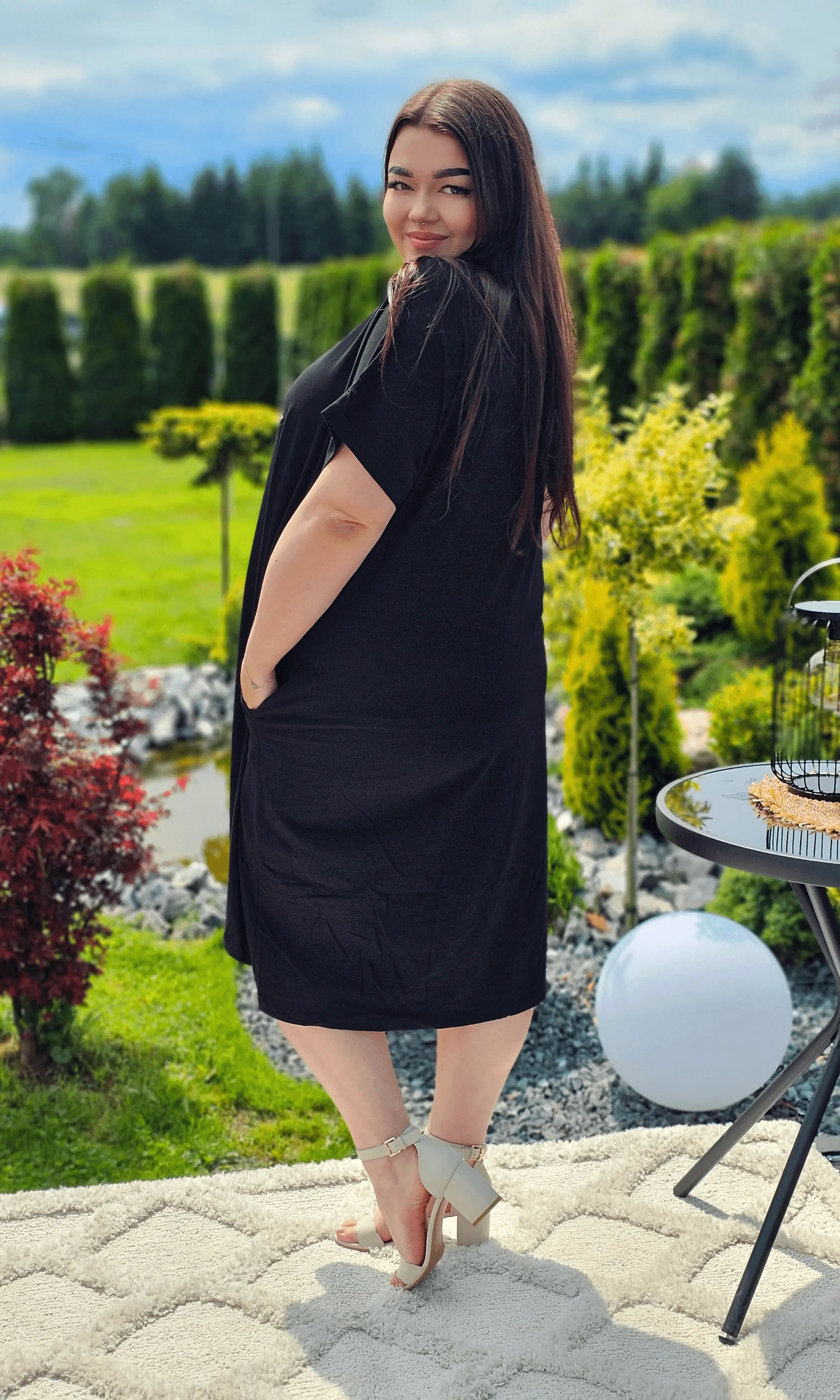 Stylowa sukienka z ozdobnym motywem Stylowa XL