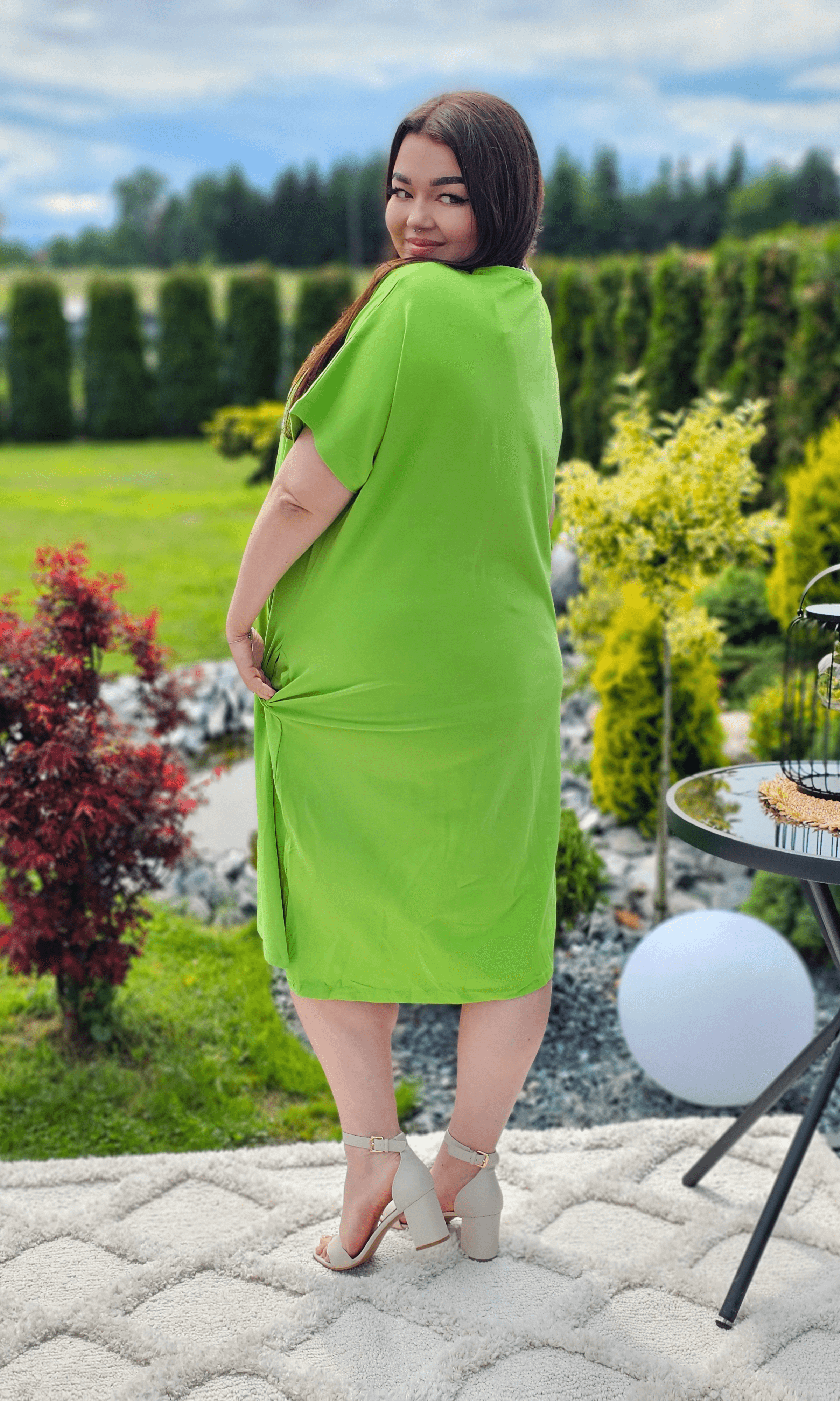 Stylowa sukienka z ozdobnym motywem Stylowa XL