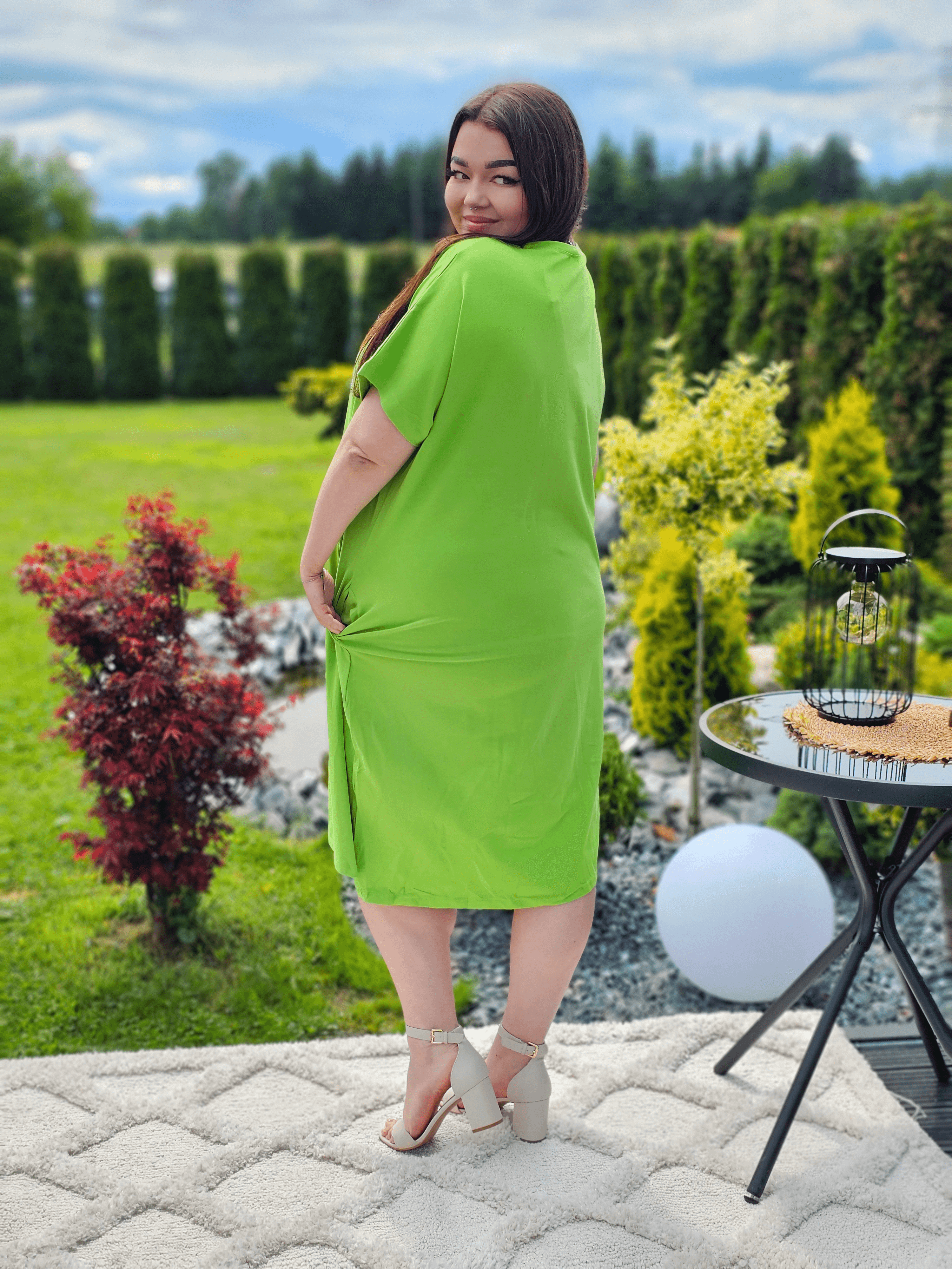 Stylowa sukienka z ozdobnym motywem Stylowa XL