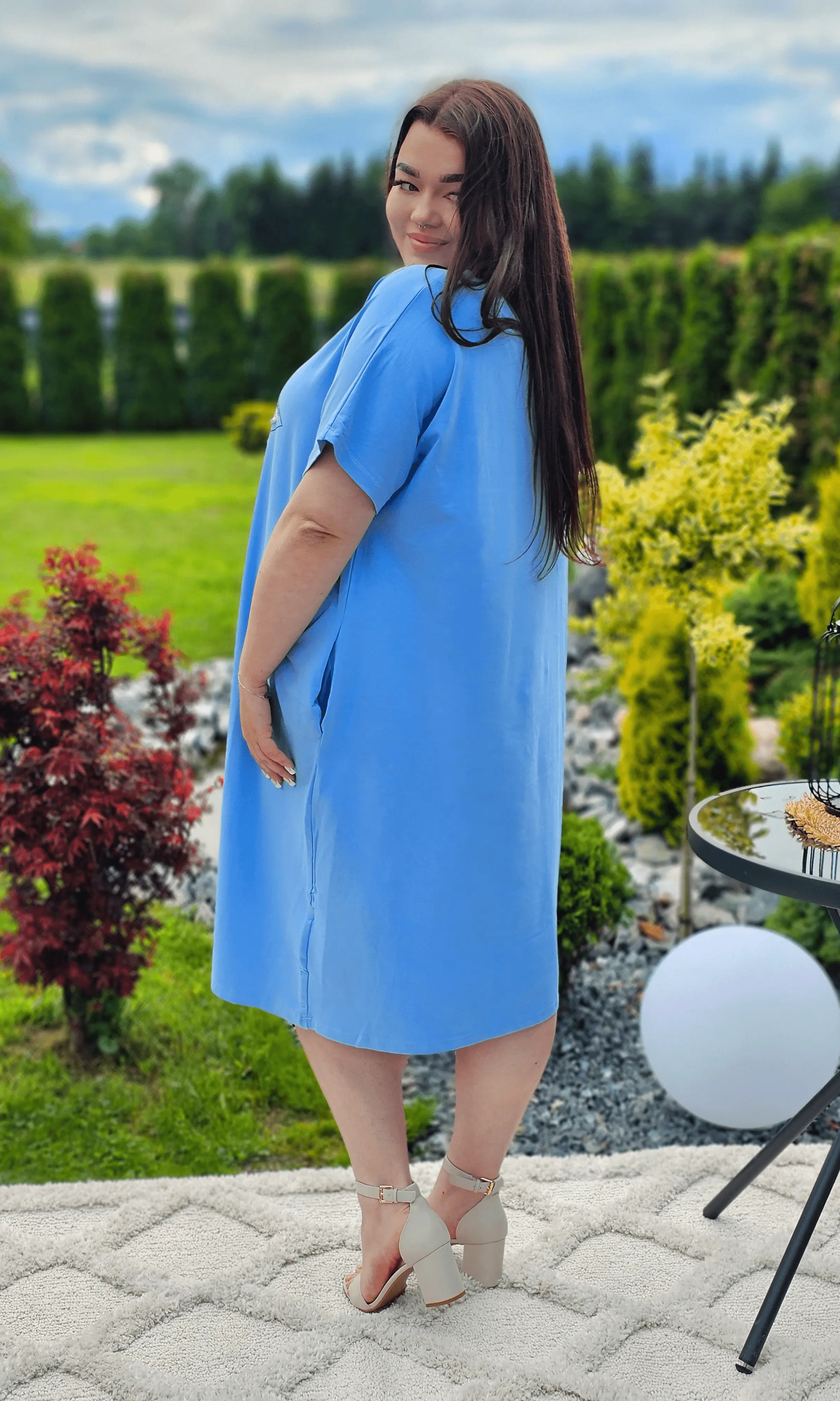 Stylowa sukienka z ozdobnym motywem Stylowa XL