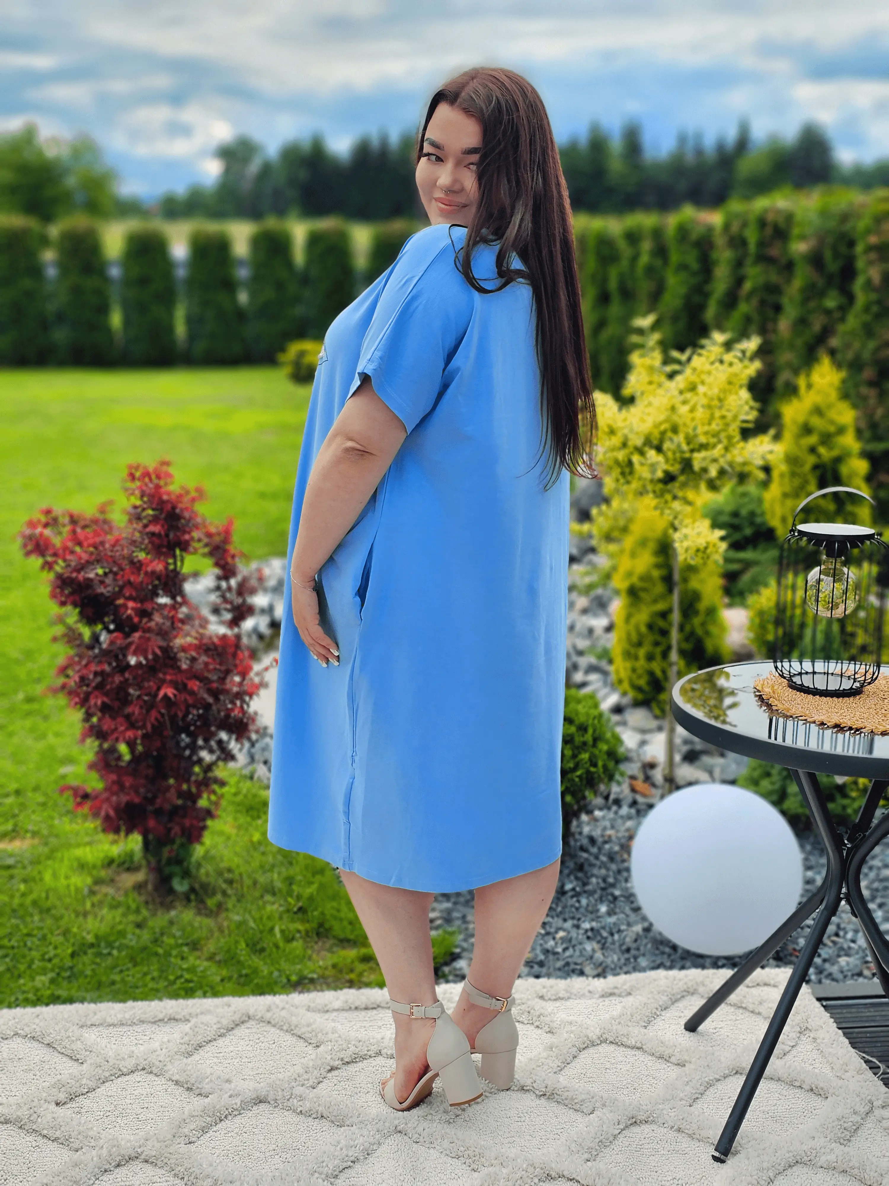 Stylowa sukienka z ozdobnym motywem Stylowa XL