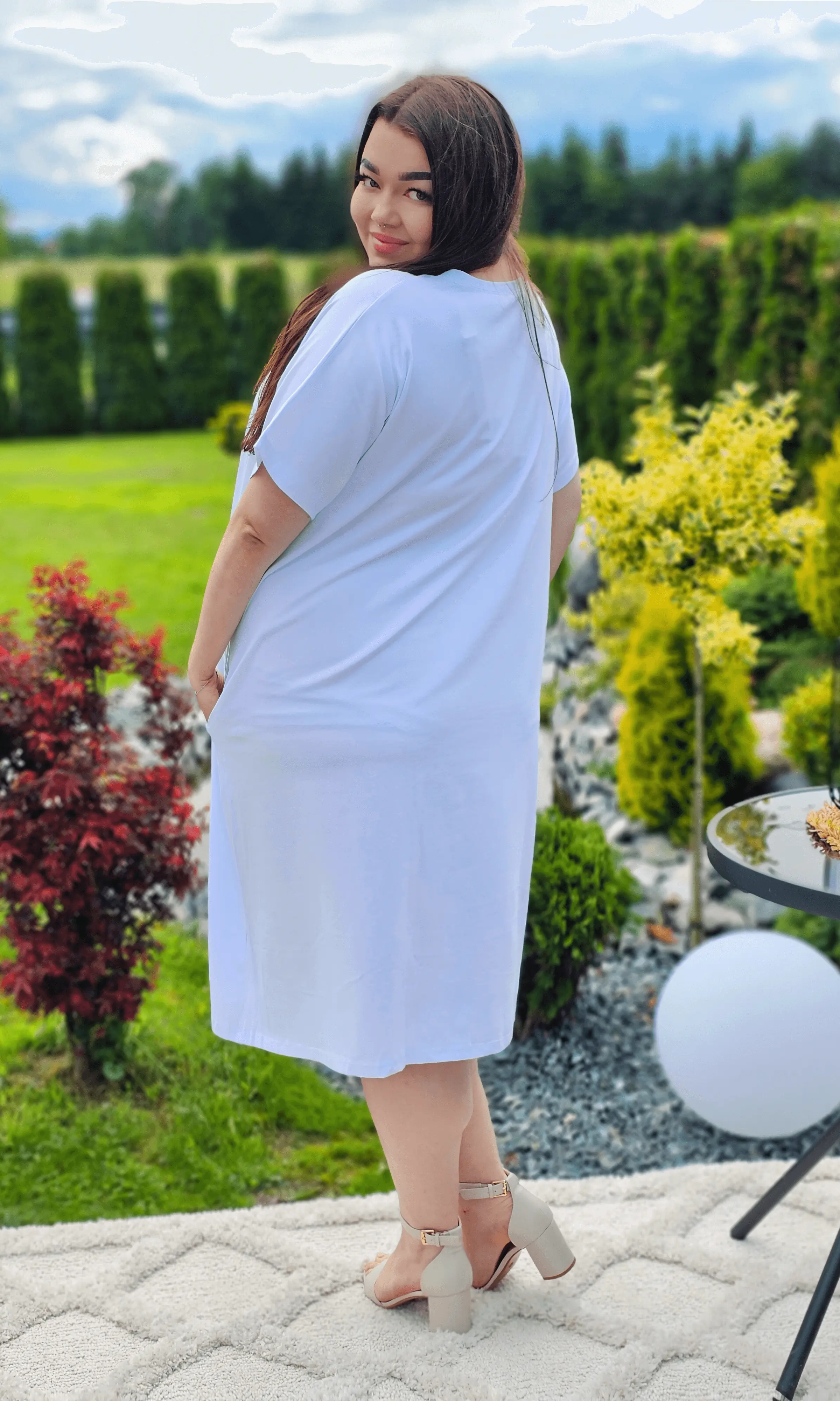 Stylowa sukienka z ozdobnym motywem Stylowa XL