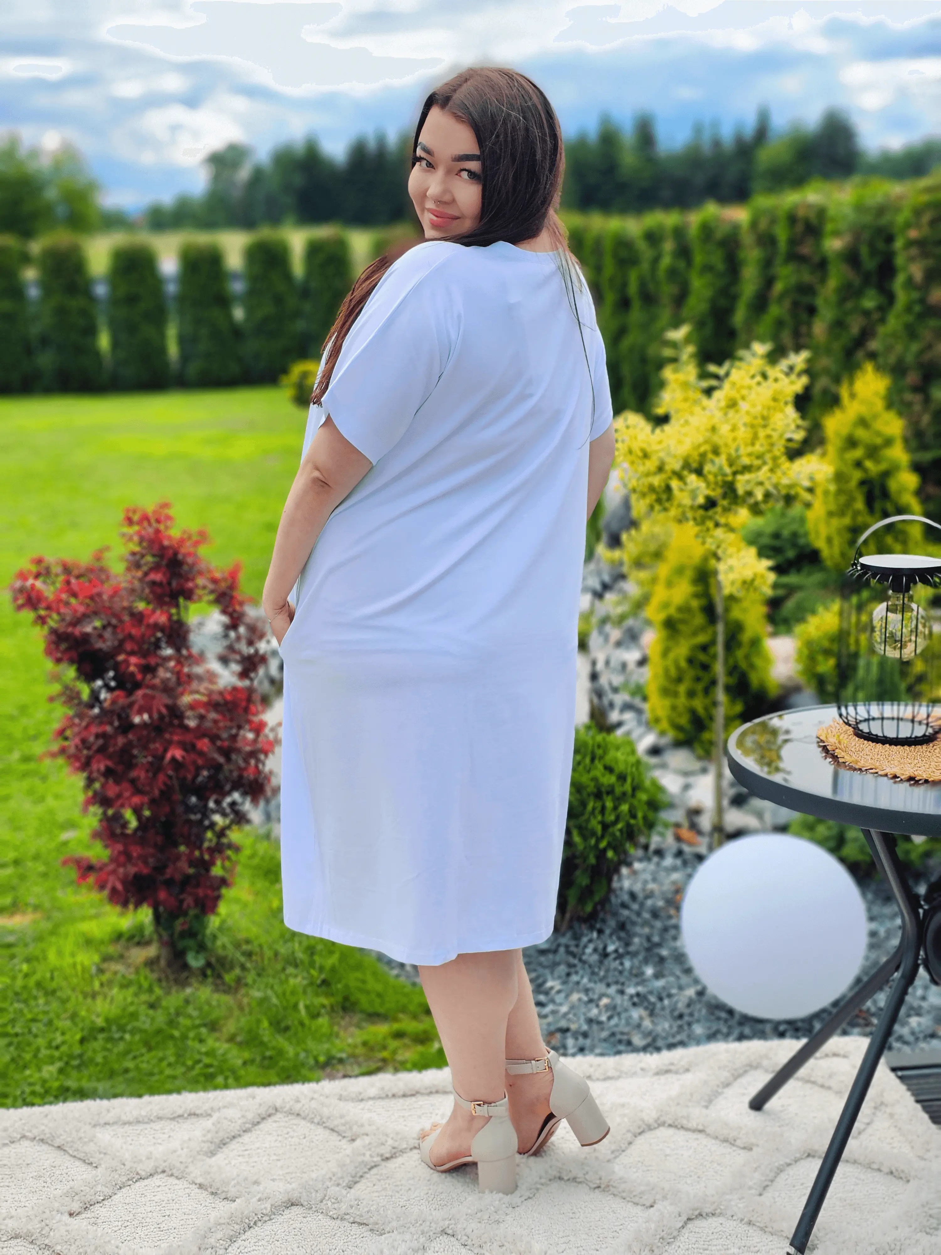 Stylowa sukienka z ozdobnym motywem Stylowa XL