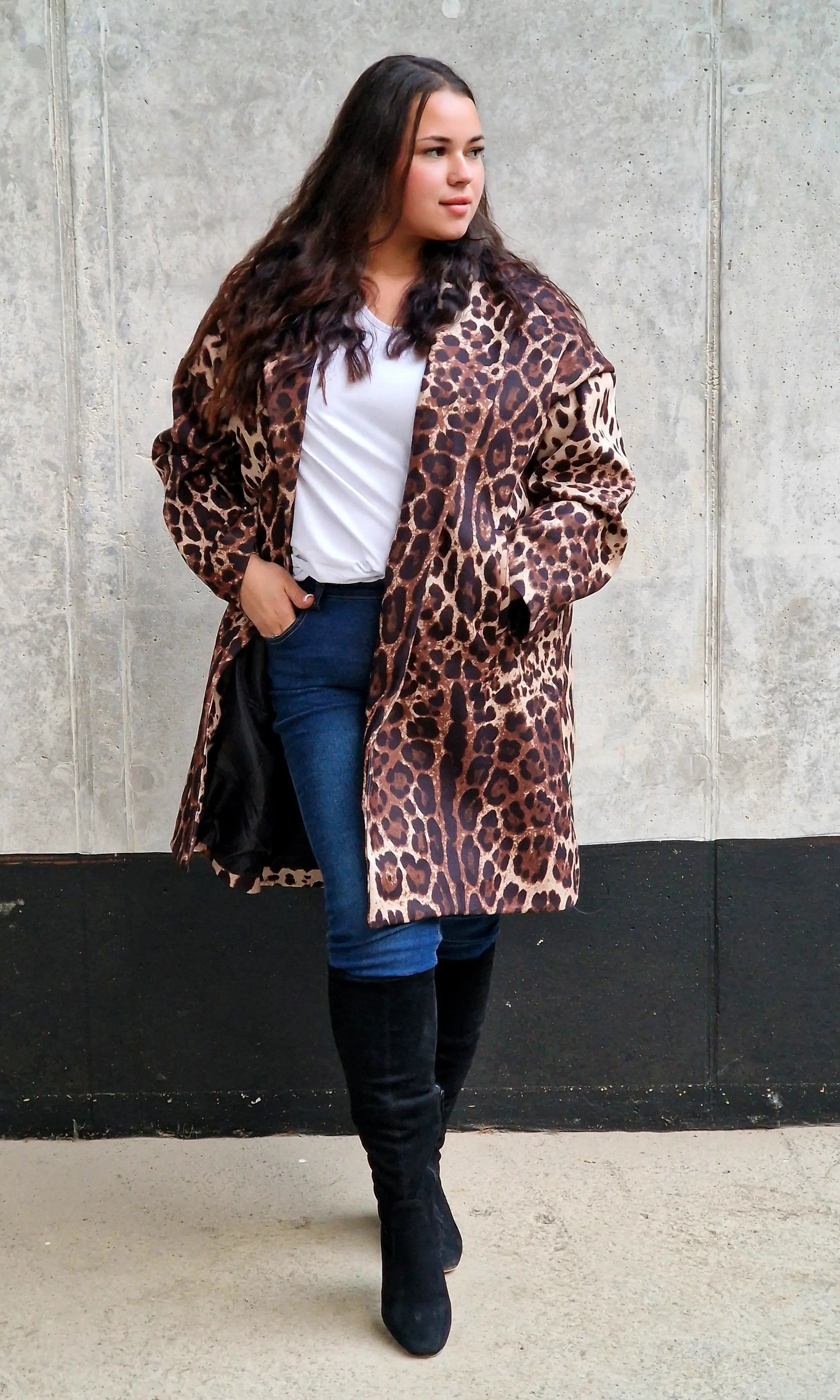 Stylowy płaszcz damski w panterkę – elegancja z odrobiną dzikości Stylowa XL