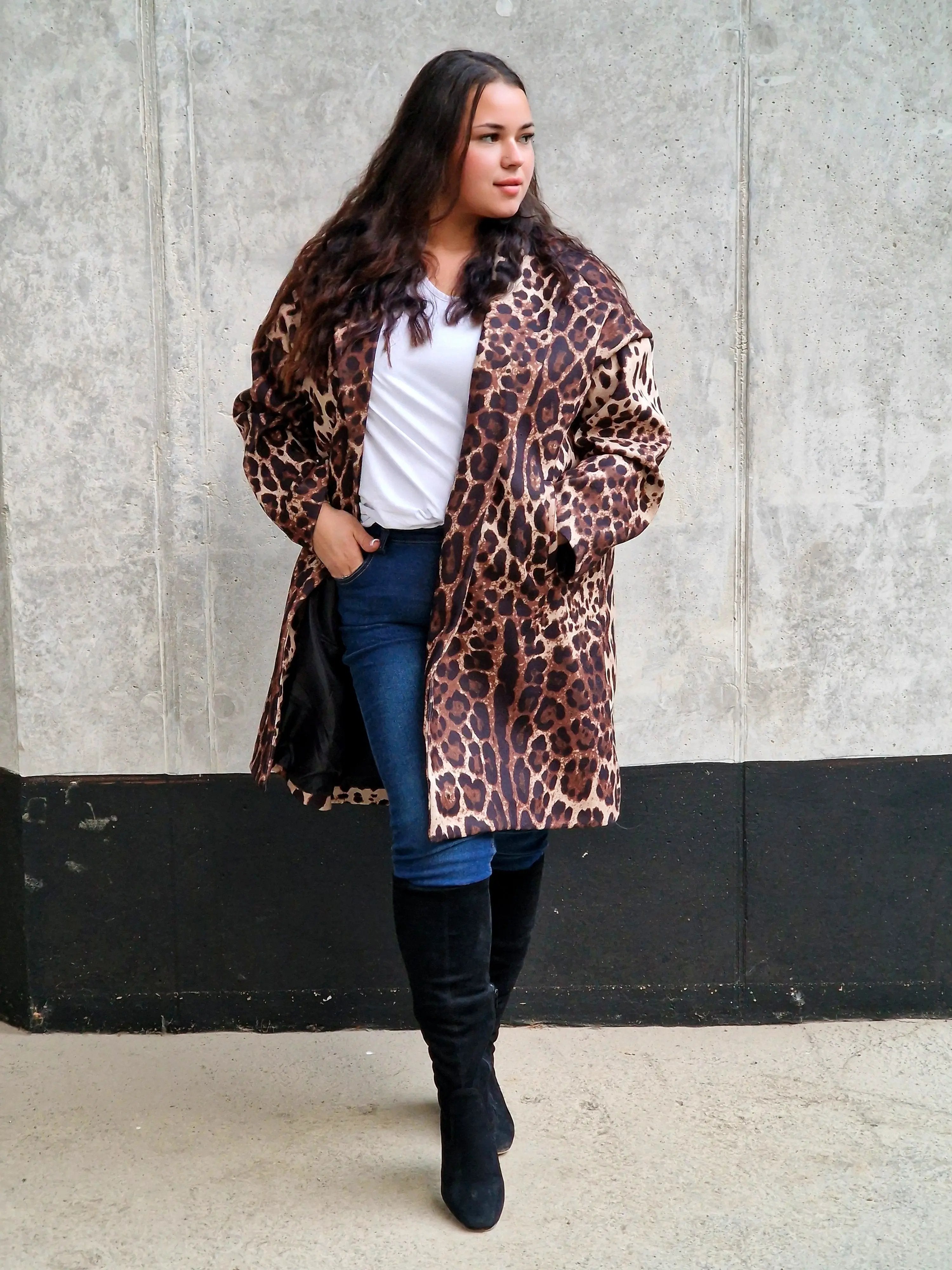 Stylowy płaszcz damski w panterkę – elegancja z odrobiną dzikości Stylowa XL