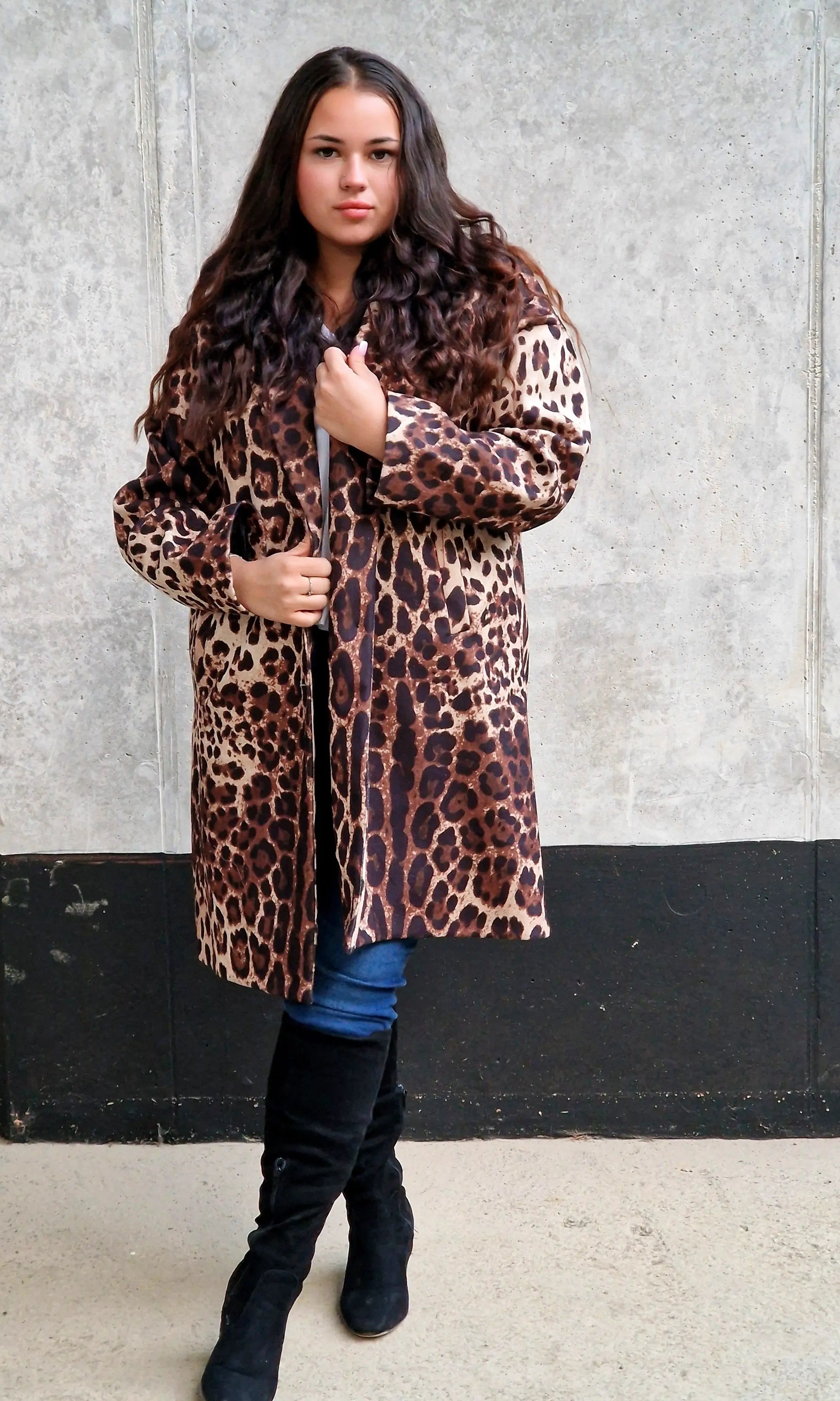 Stylowy płaszcz damski w panterkę – elegancja z odrobiną dzikości Stylowa XL
