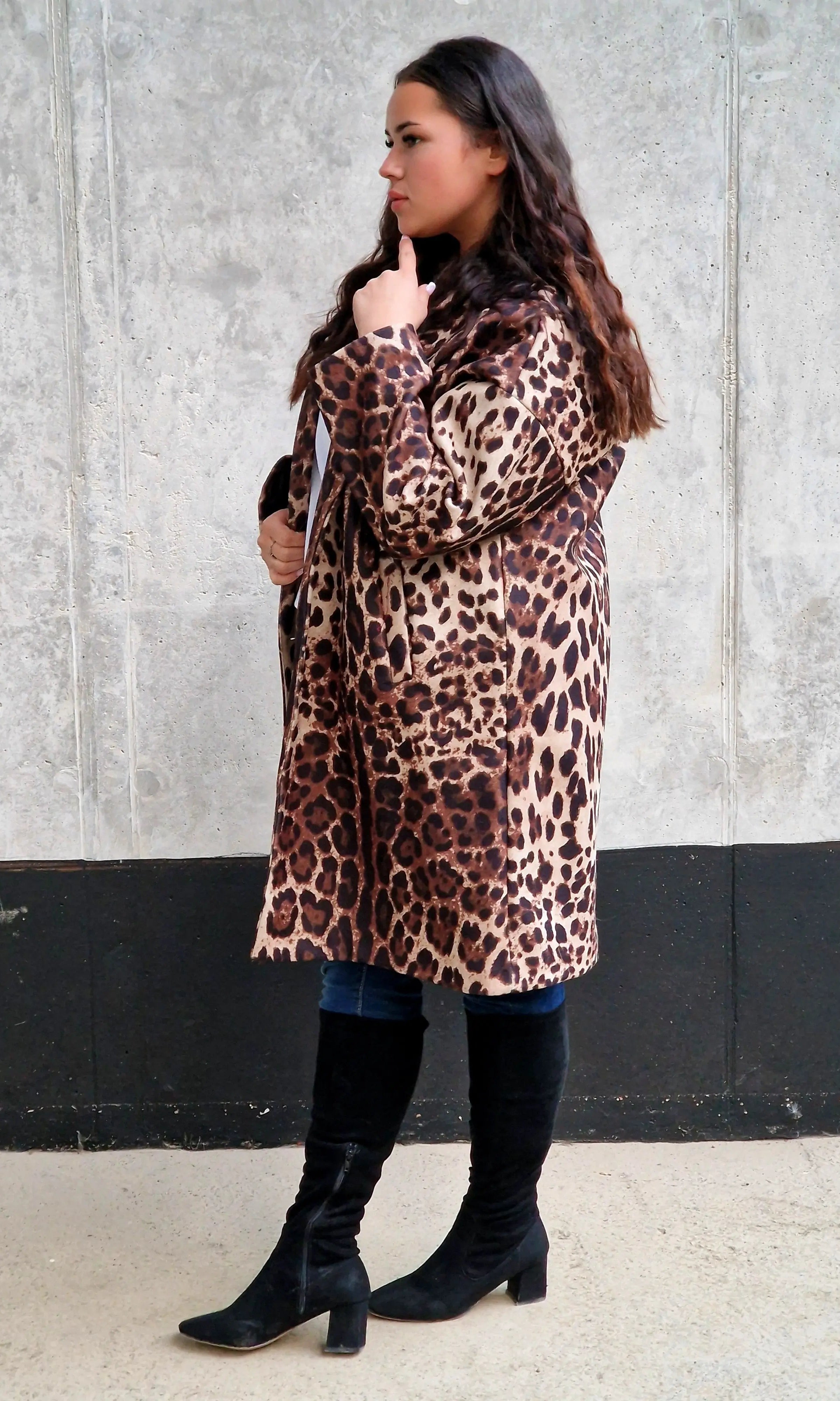 Stylowy płaszcz damski w panterkę – elegancja z odrobiną dzikości Stylowa XL